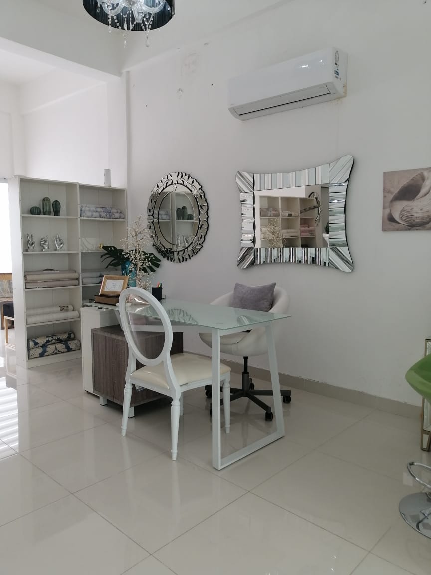 oficinas y locales comerciales - LOCAL COMERCIAL en MODERNA PLAZA DR.DEFILLO 6