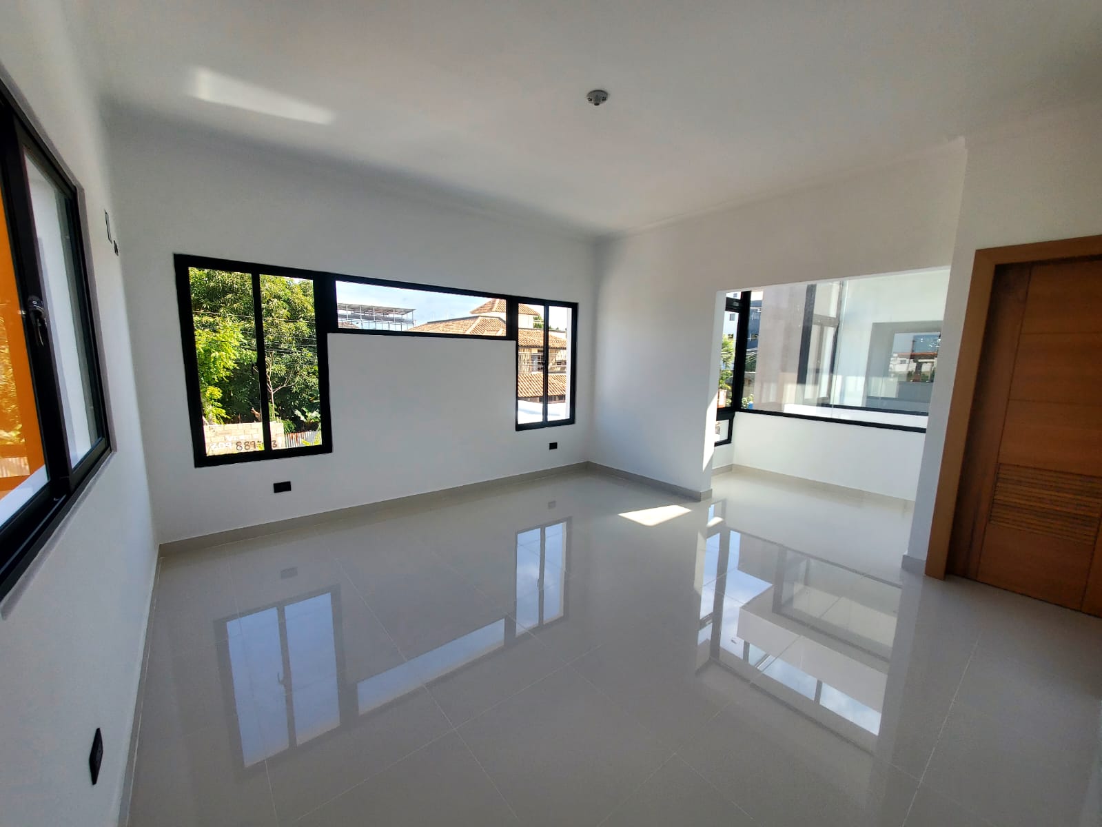 casas - Casa con marquesina para 4 vehículos  6