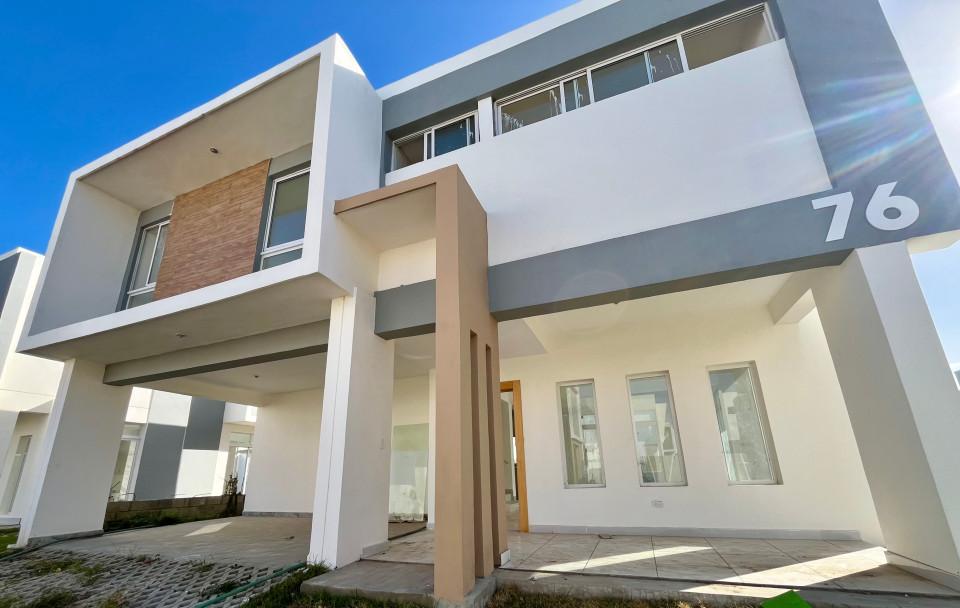 casas - Hermosa casa con patio adicional en Quistas Del Sur 2