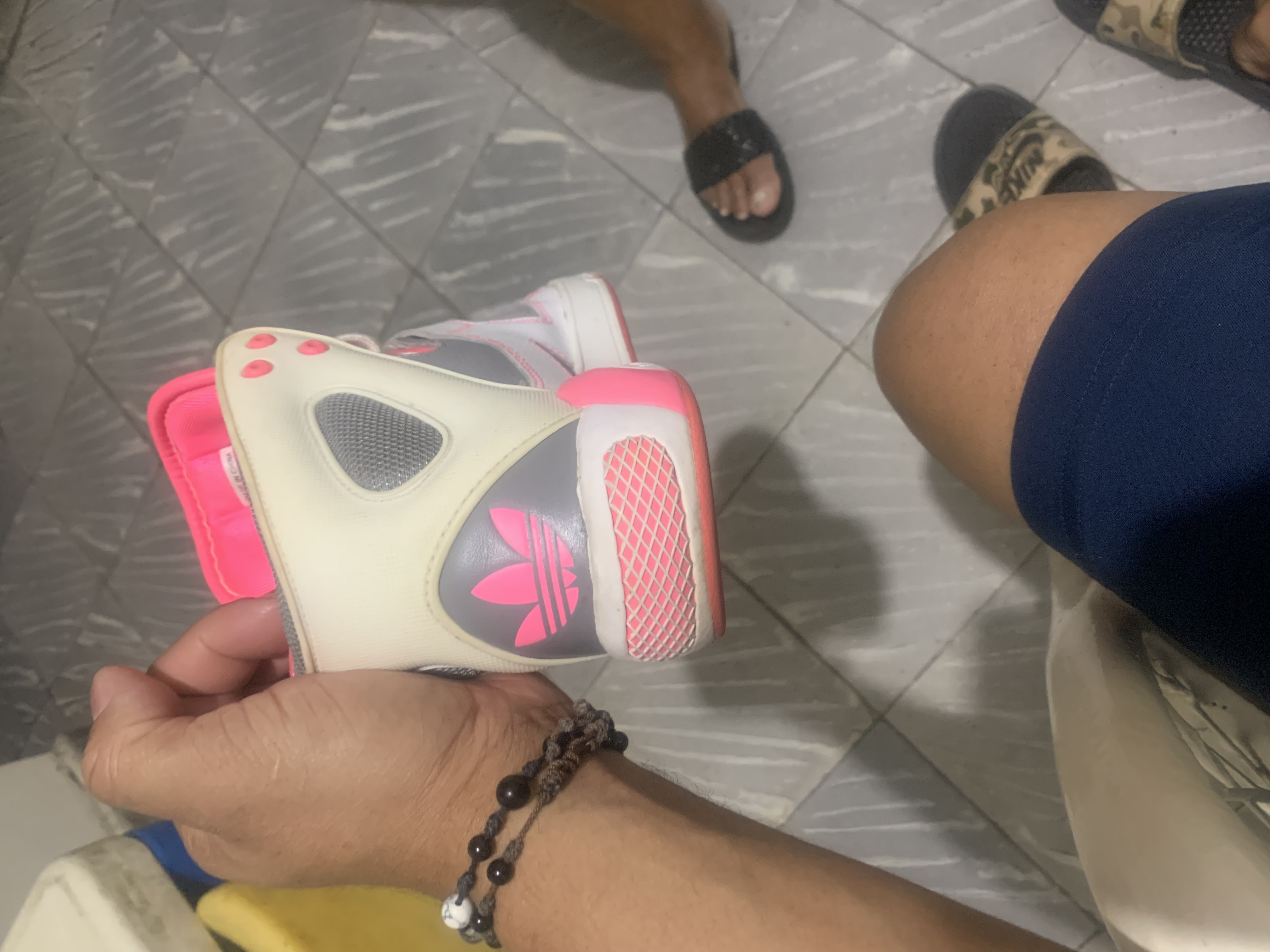 zapatos para mujer - Tenis usados en muy buenas condiciones  2