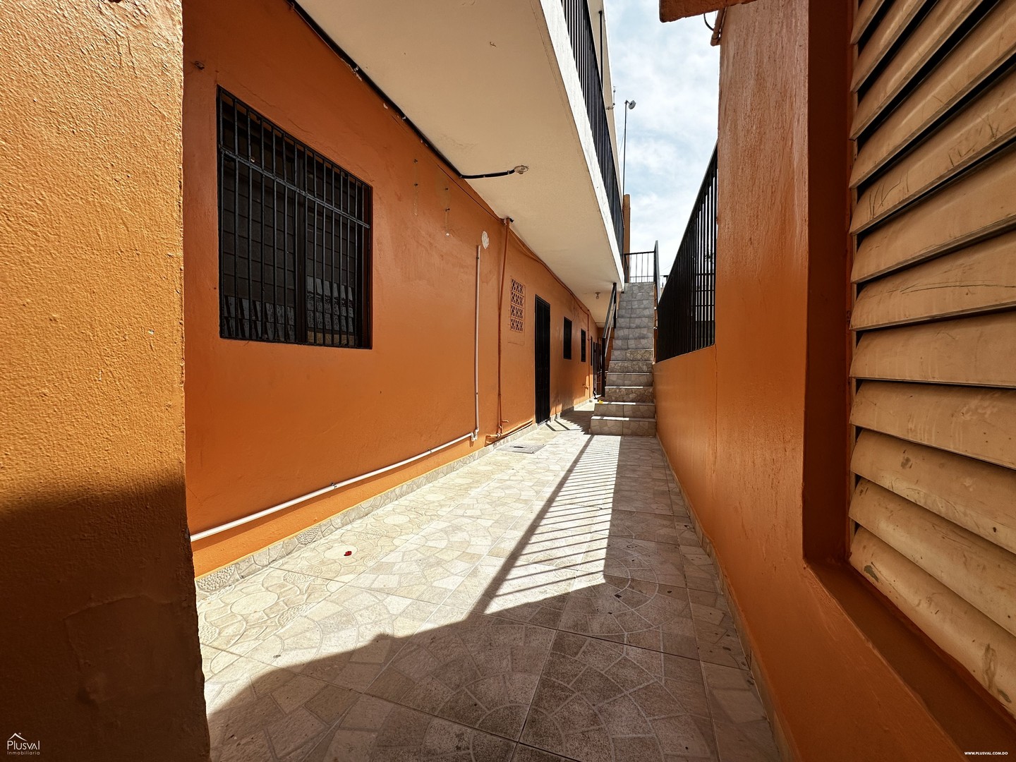 oficinas y locales comerciales - Edificio de uso mixto en Villa Consuelo  8