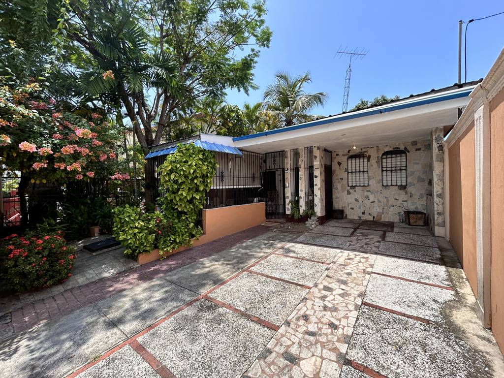 casas - Casa ideal para uso comercial en El Millon 0