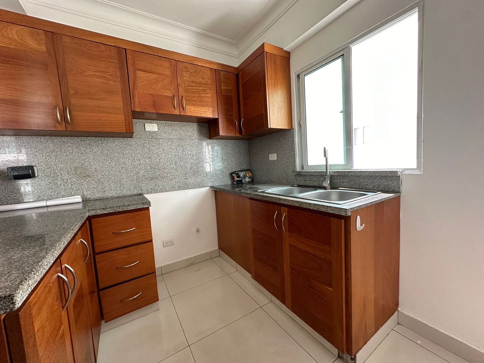 apartamentos - *MIRADOR SUR:  VENTA APTO; 4to. piso, 110 metros,  6
