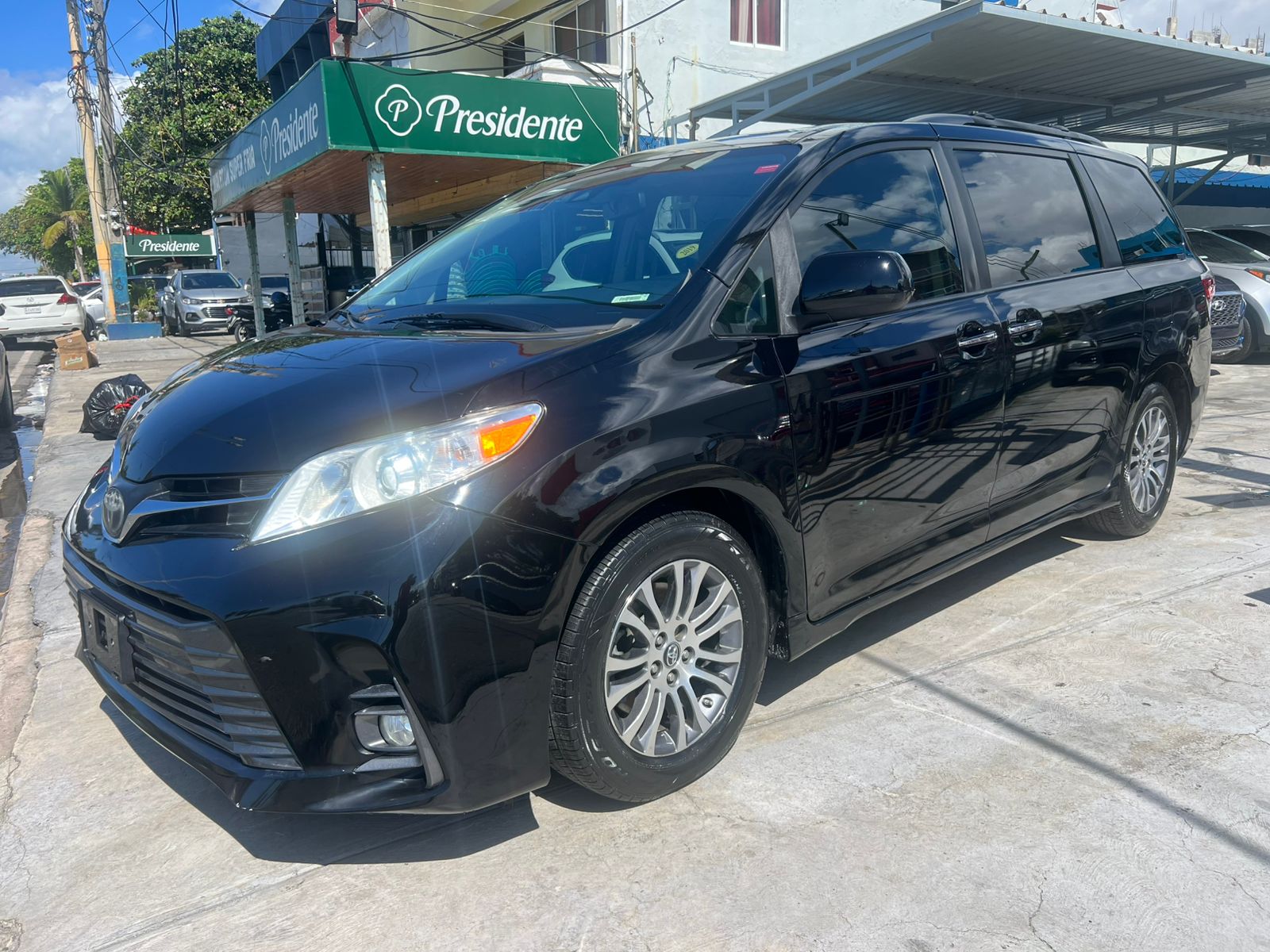 jeepetas y camionetas - Toyota Sienna XLE 2019