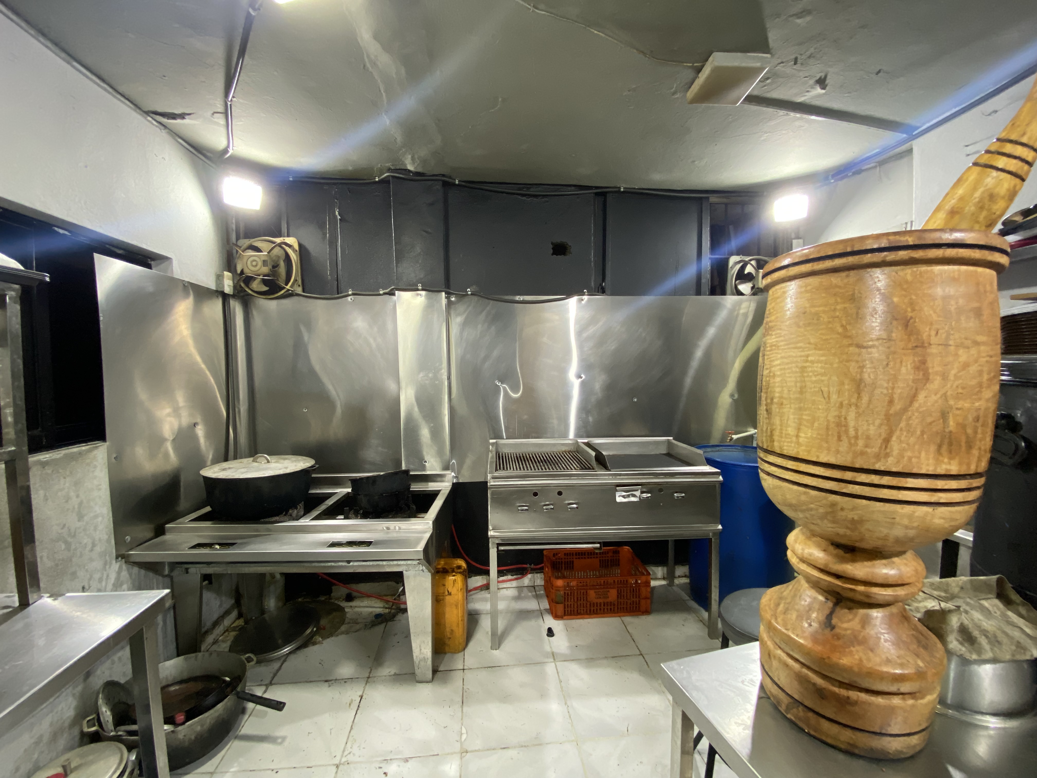 negocios en venta - RESTAURANTE EQUIPADO EN VENTA /PUNTO COMERCIAL 4