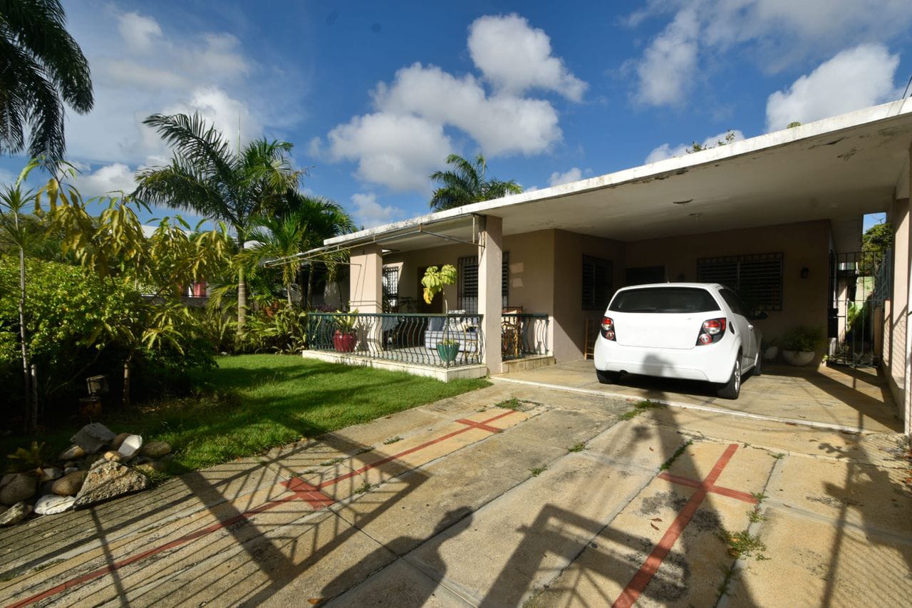 casas - VENDO CASA- SOLAR EN LOS PRADOS EN OPORTUNIDAD  1