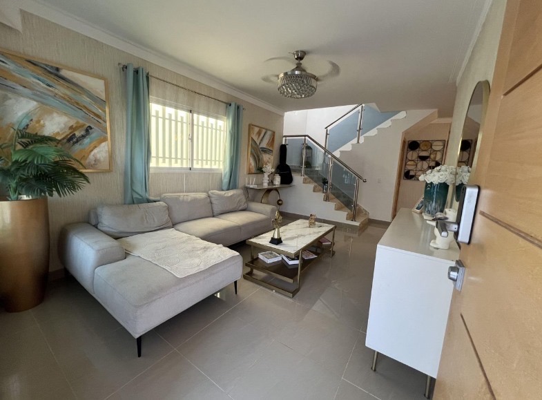 casas - venta de casa con jacuzzi en la autopista de san isidro Santo Domingo este  9