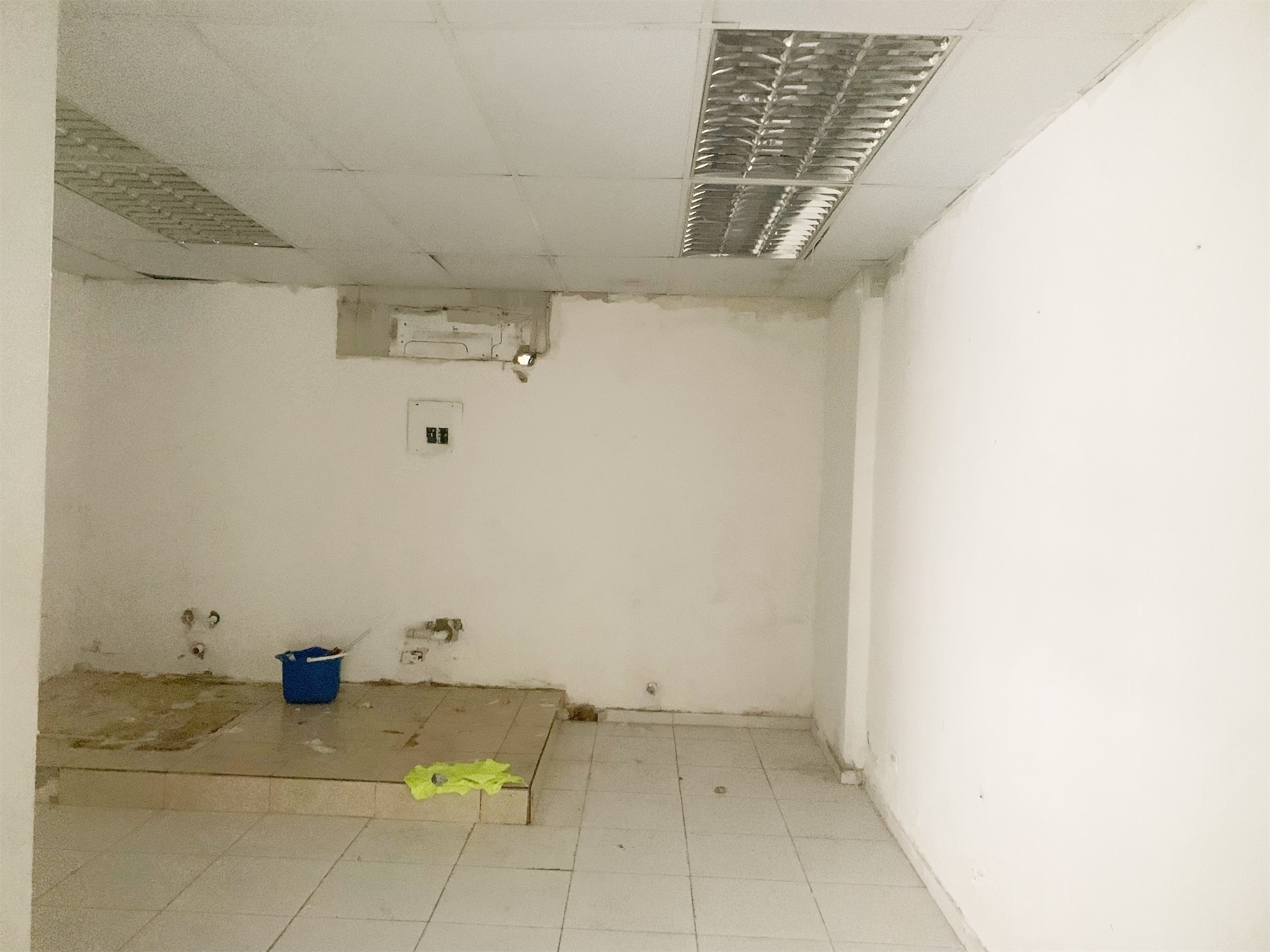 oficinas y locales comerciales - Local en primer nivel 1