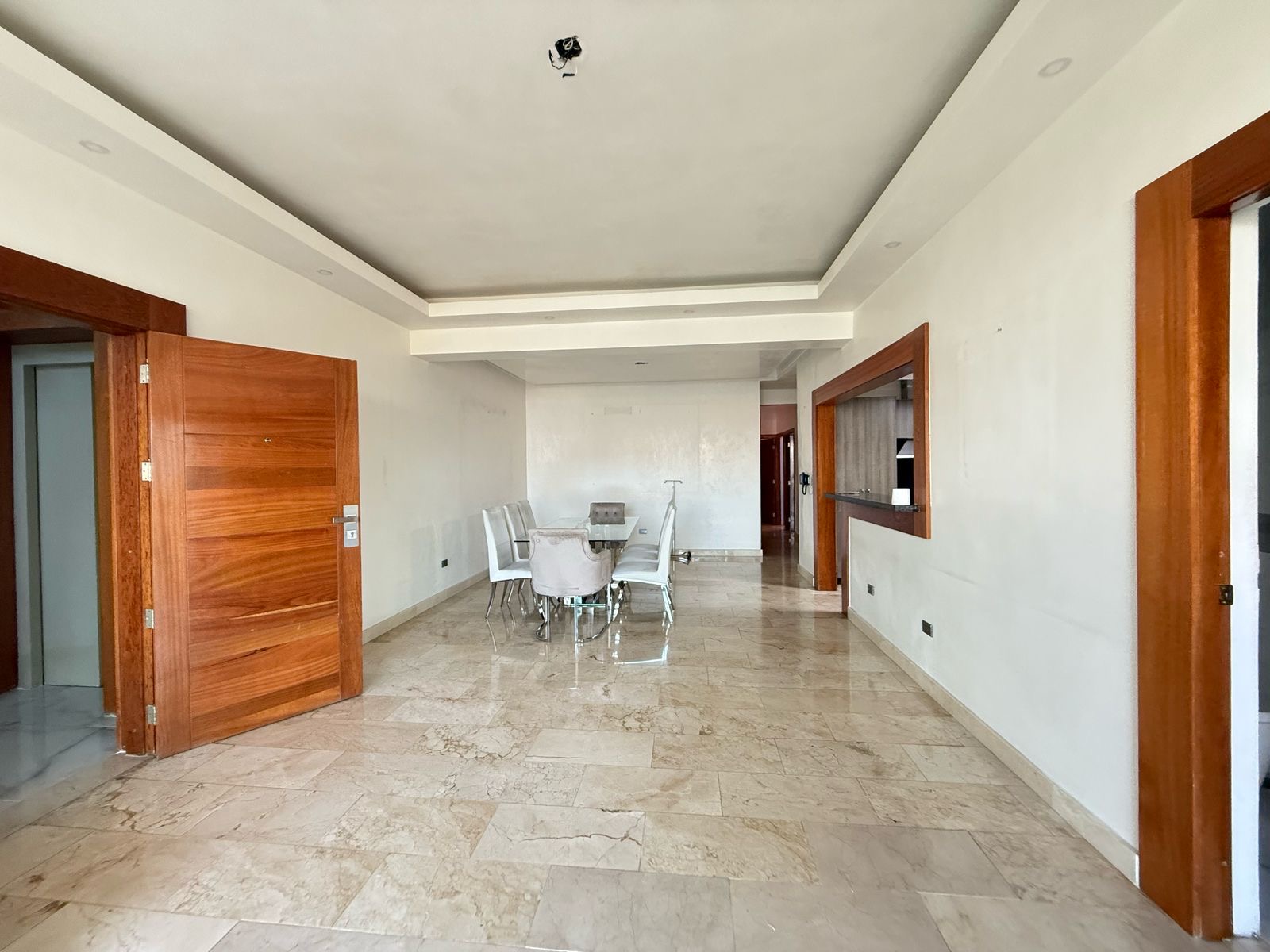 apartamentos - Alquiló renacimiento piso 5 vacío tres hab con su  7