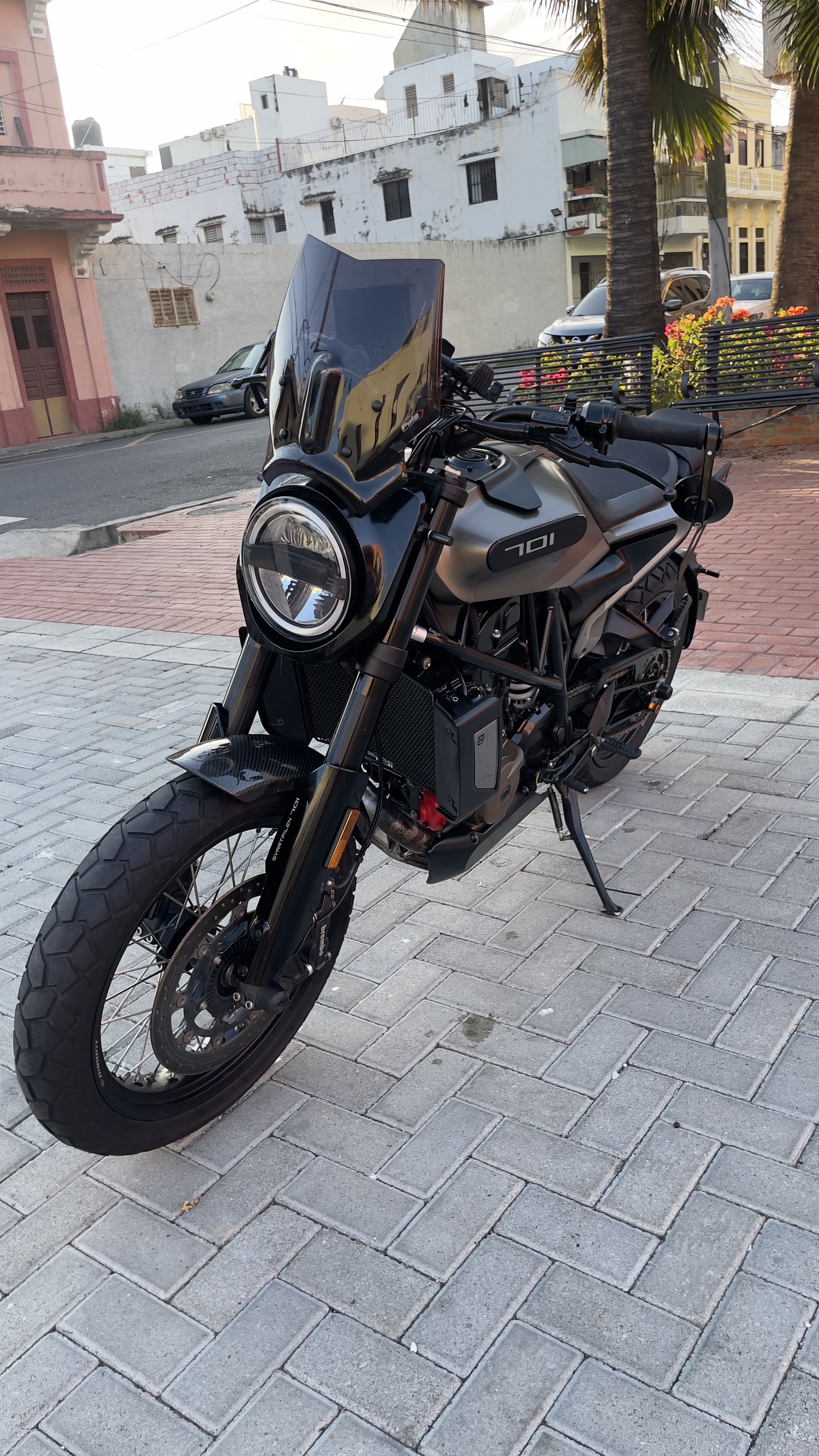 motores y pasolas - Husqvarna 701 Svartpilen 4