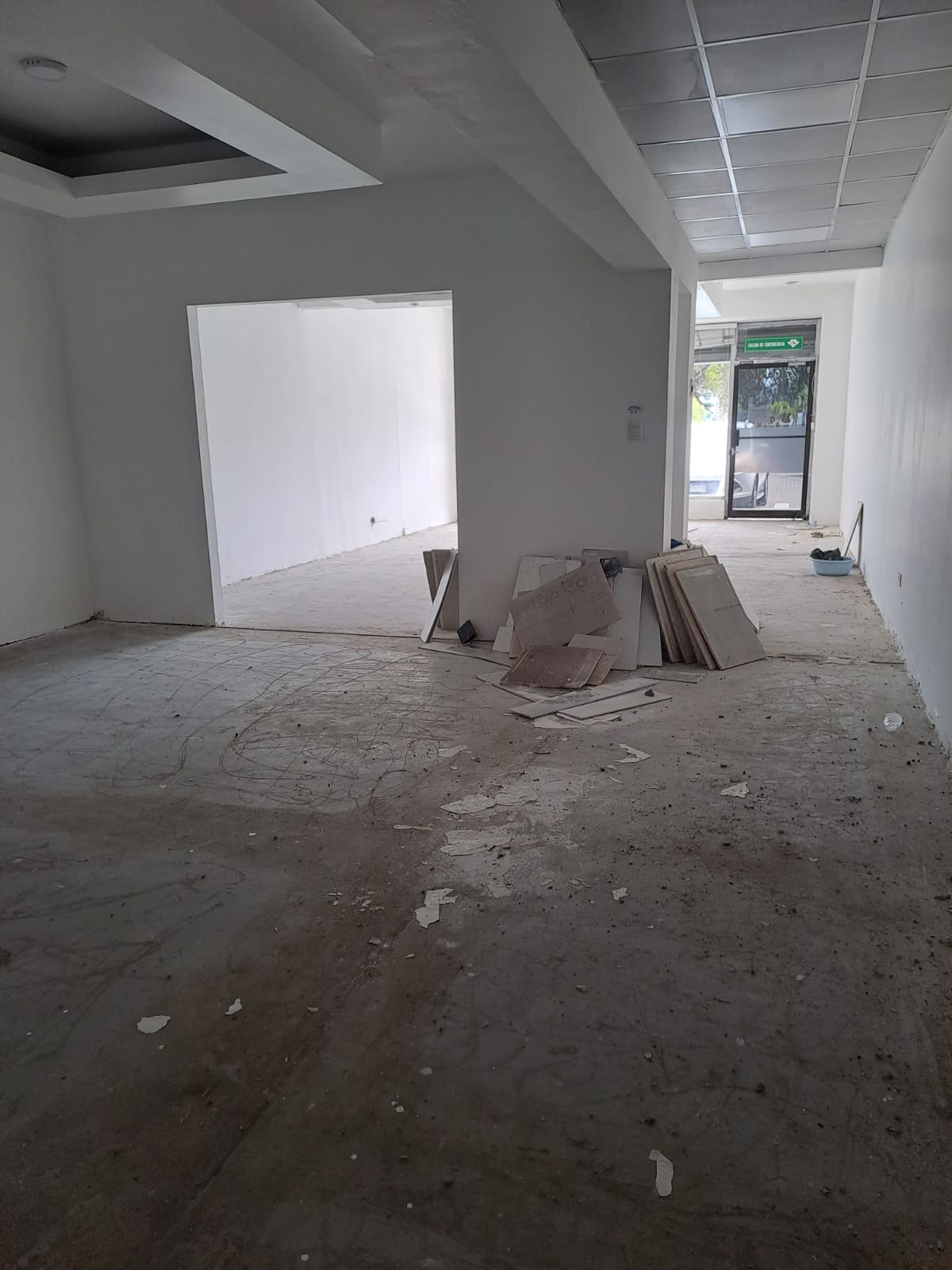 oficinas y locales comerciales - Alquilo Local 1er piso 91 mts en Naco  1