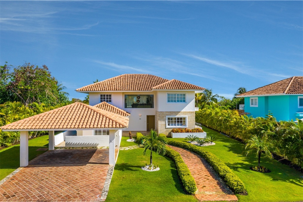 casas vacacionales y villas - Villa de lujo en cocotal punta cana con piscina y amueblada 5