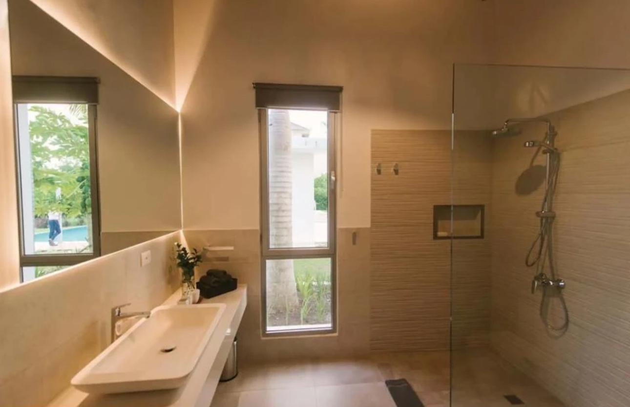 casas vacacionales y villas - Villa de Lujo en Cap Cana con Piscina Privada y 6 Habitaciones 3