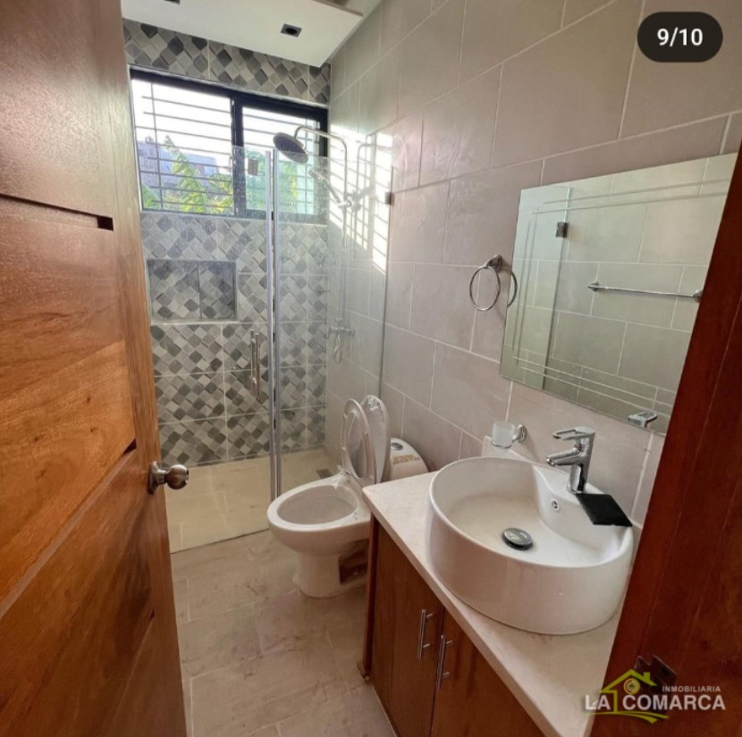 casas - Casa de 2 niveles en Venta en el Res. El Doral 9