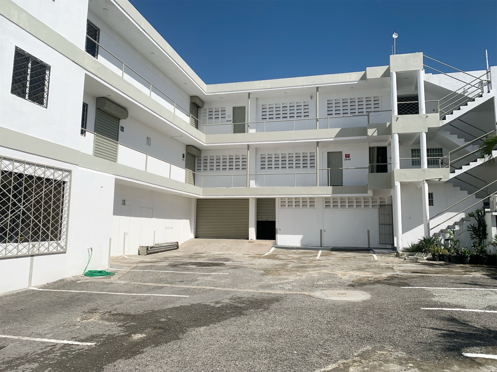 oficinas y locales comerciales - Locales en zona céntrica del quisqueya 4