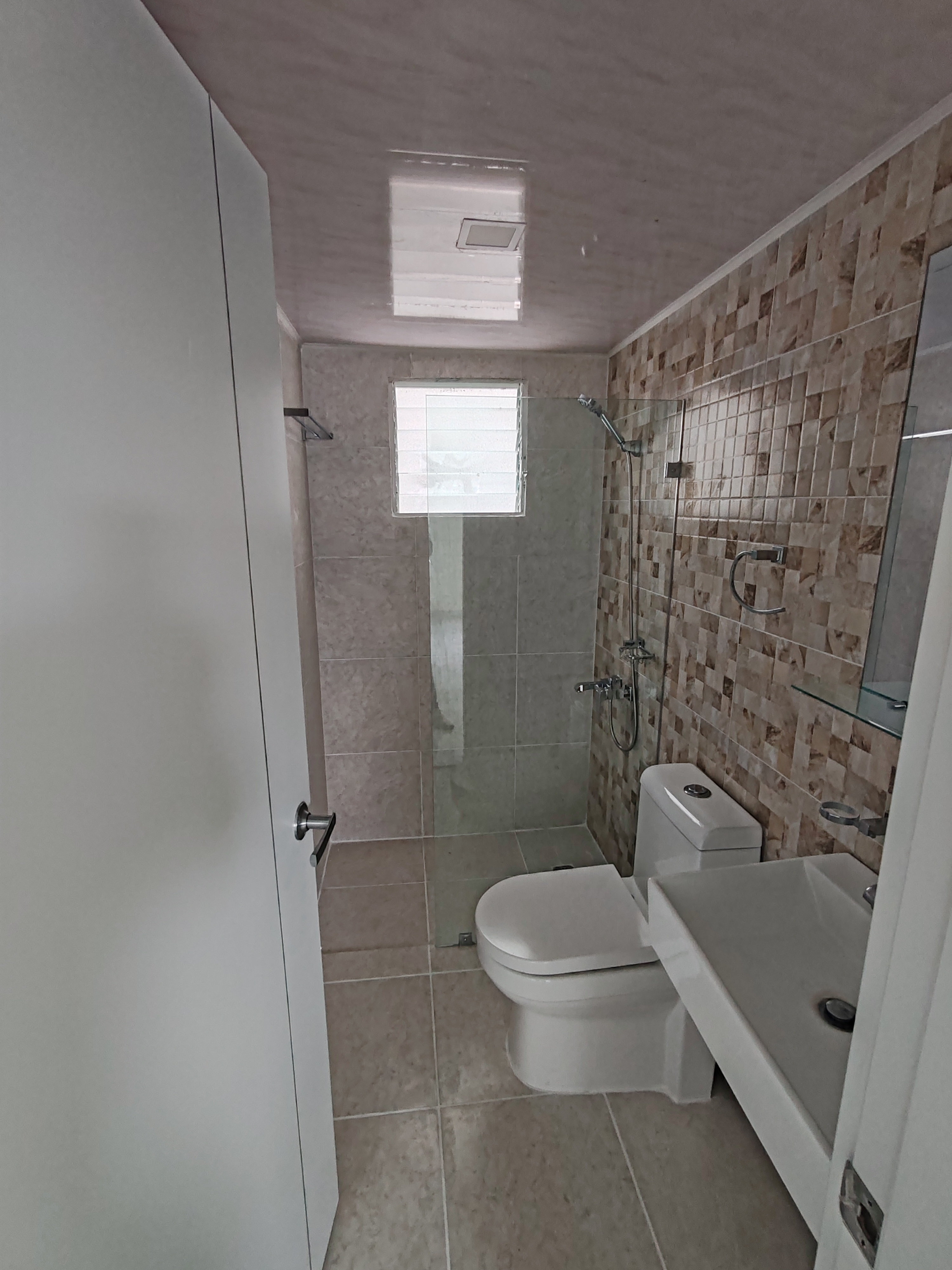apartamentos - Vendo 3er piso en Res Las Cayenas, Aut San Isidro  5