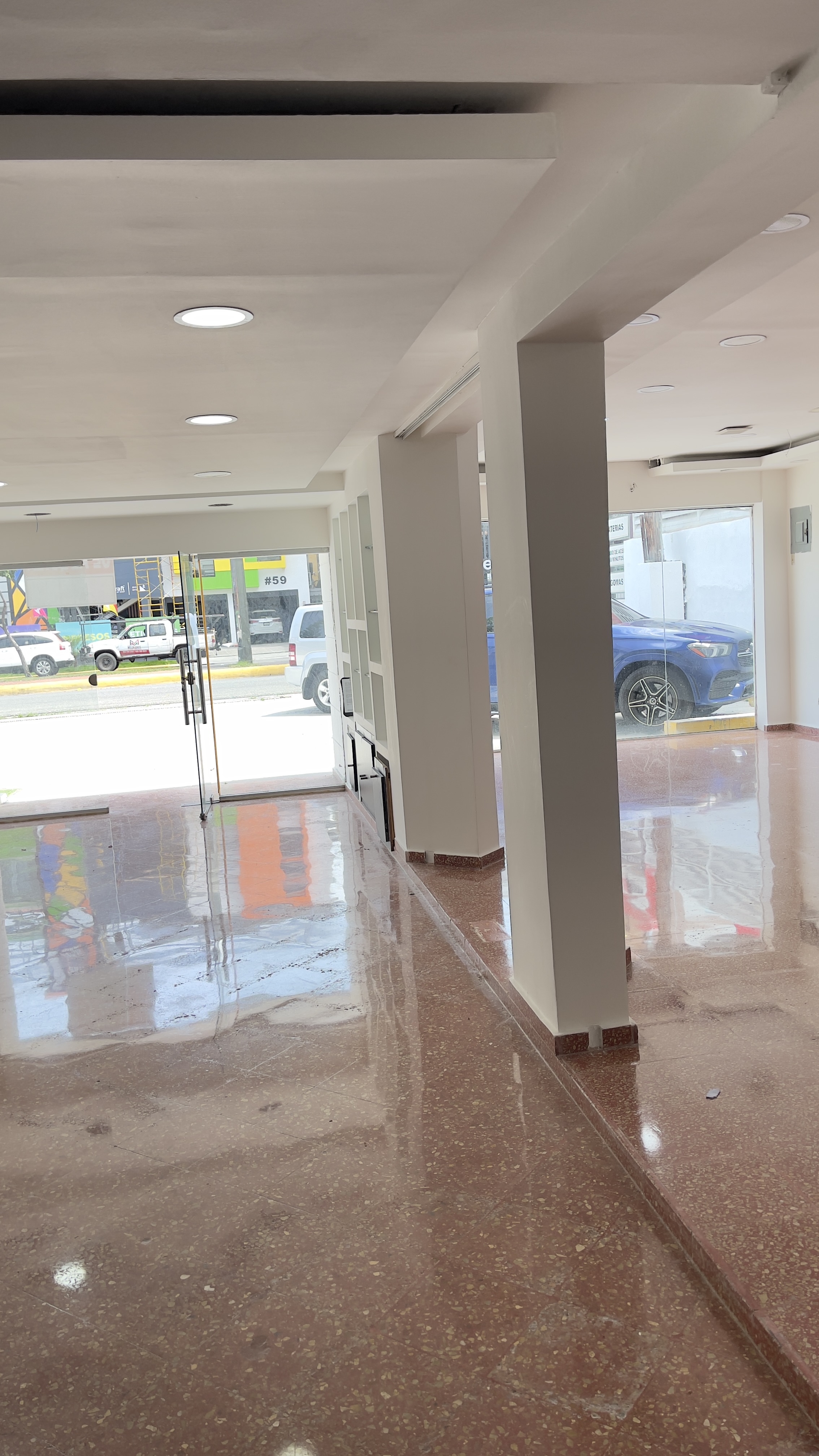 oficinas y locales comerciales - Alquilo hermoso local Av. Rómulo Betancourt  0