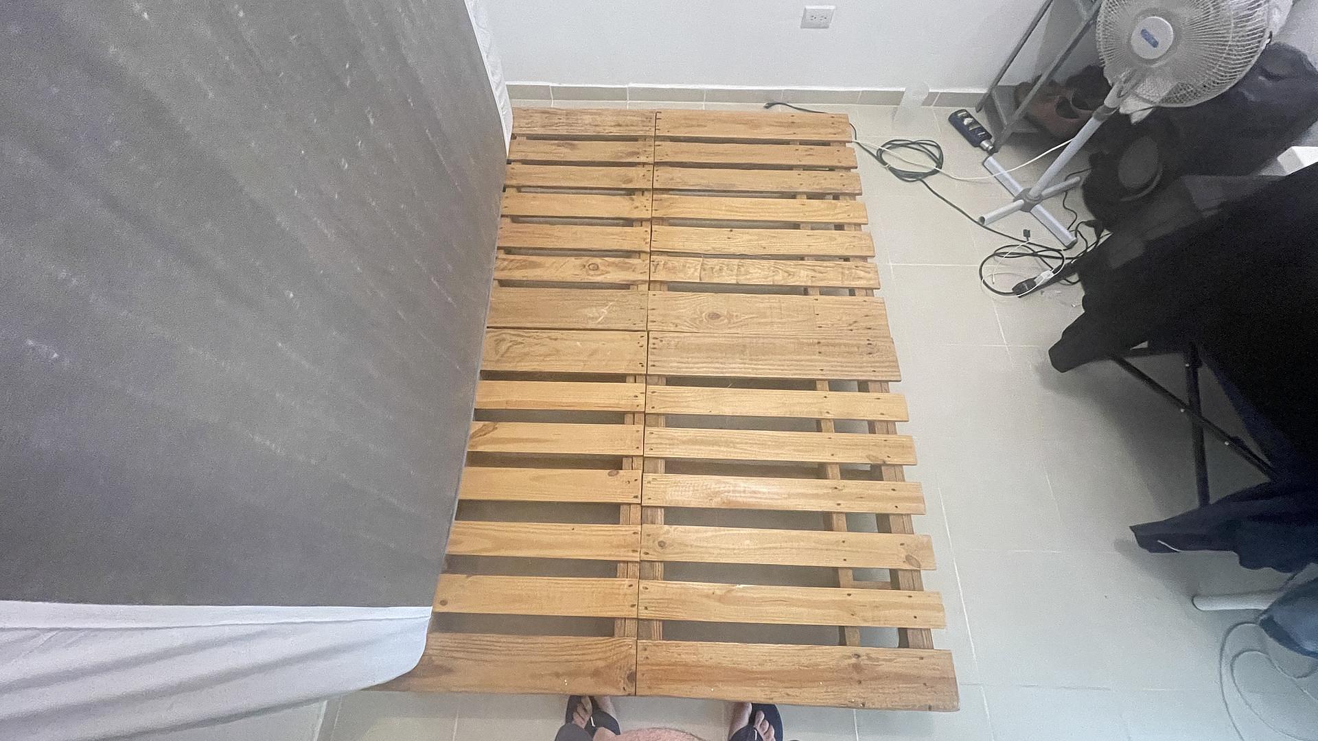 muebles y colchones - Vendo cama con base de madera NPI Queen Size 2