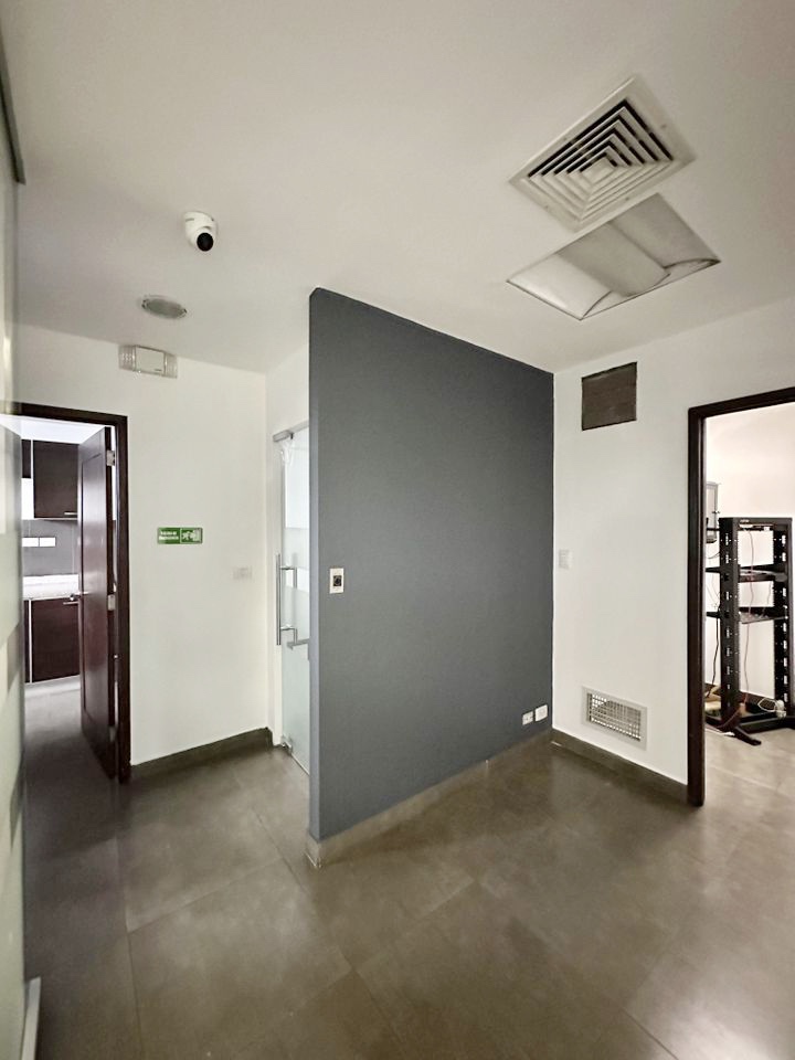 oficinas y locales comerciales - Local céntrico en ens Paraiso 7