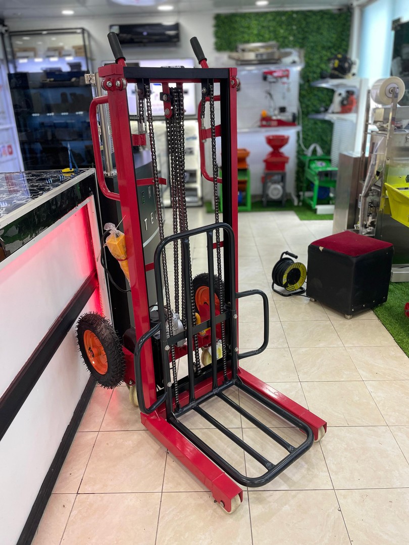 equipos profesionales - Montacargas grua Carretilla de 2 metros de elevacion electrico de 200KG 2