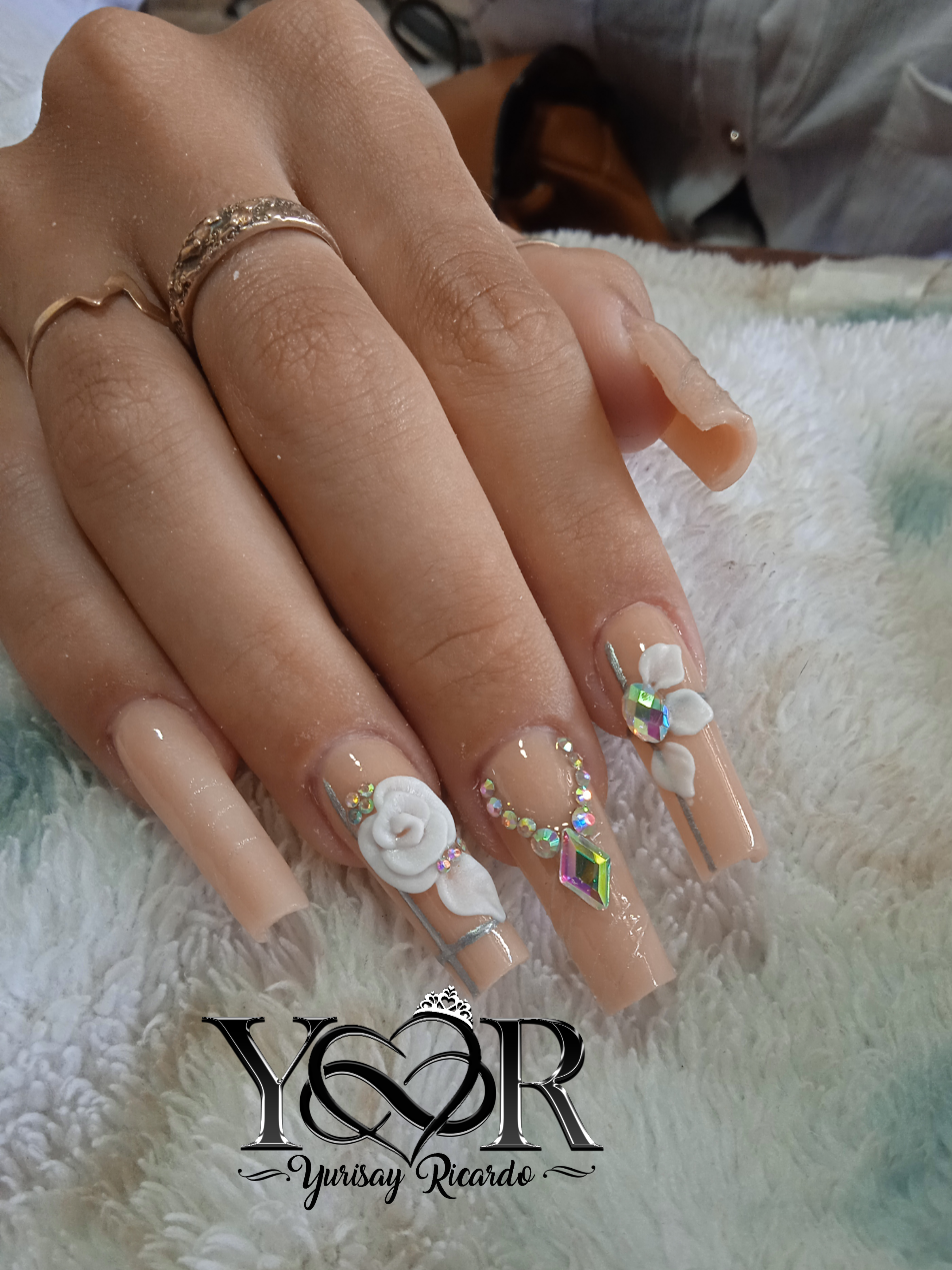 servicios profesionales - Manicurista profesional  9