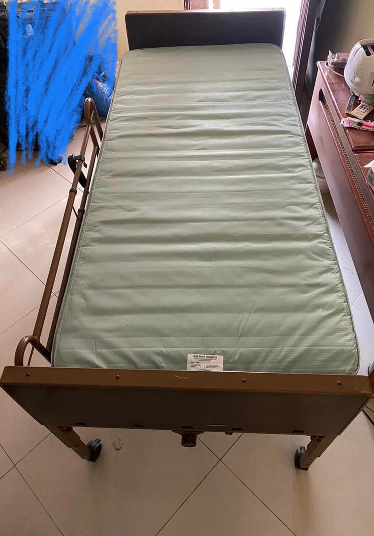 equipos profesionales - Cama de posición eléctrica (Tipo hospital, para necesidades medicas). 2
