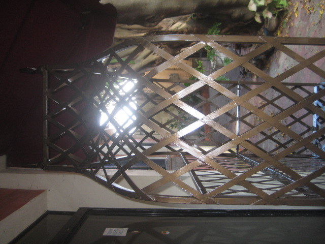 decoración y accesorios - BANCO DE HIERRO Y REJILLAS DE METAL DE LA INDIA 2