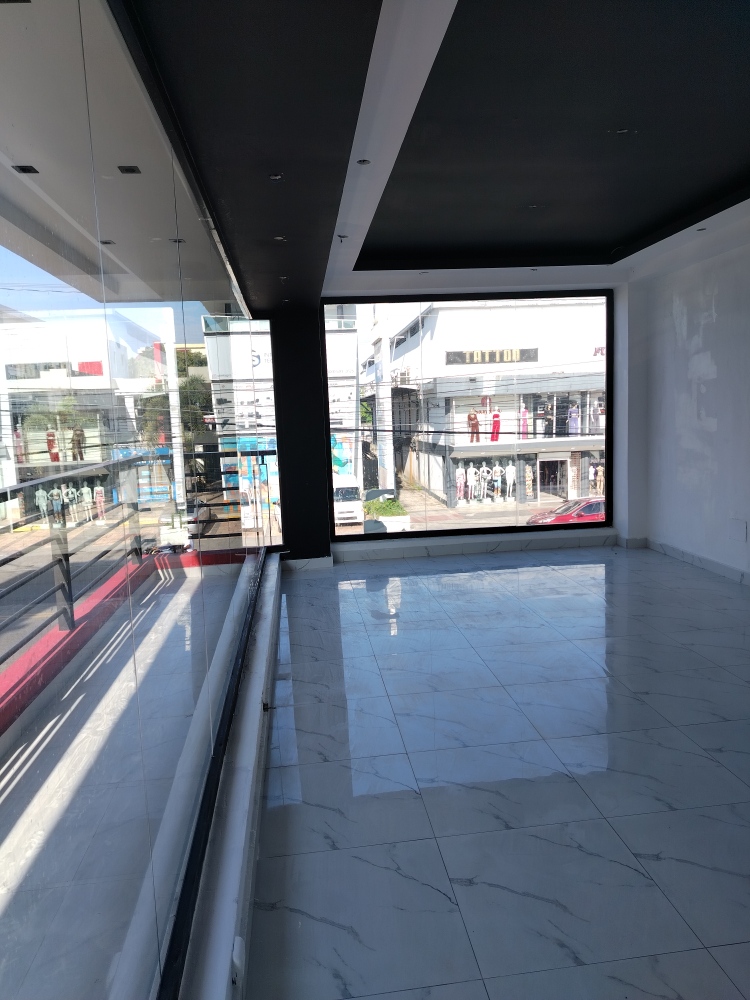 oficinas y locales comerciales - Alquiler local  Av. Venezuela Plaza Patrizo Santo Domingo Este Ens. Ozama 6