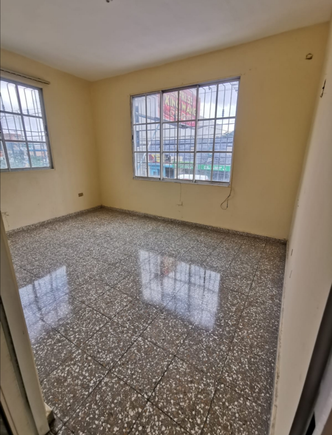 apartamentos - Apto de 1 hab, 2do nivel en la Av los beisbolistas 5