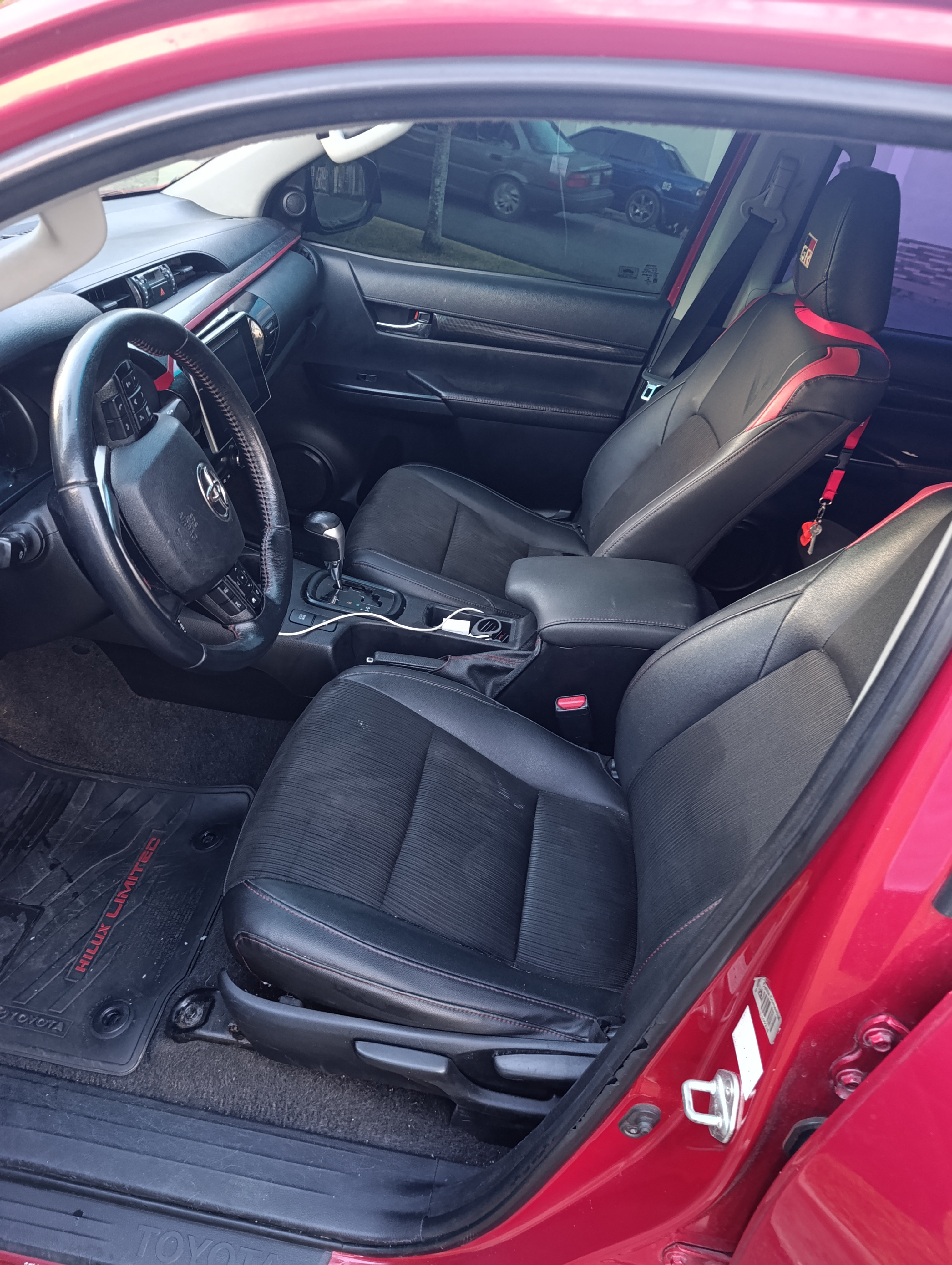 jeepetas y camionetas - 🟢Se vende Toyota Hilux 
🟢Kit GR SPORT 
🟢 USD$ 42,500.00  3