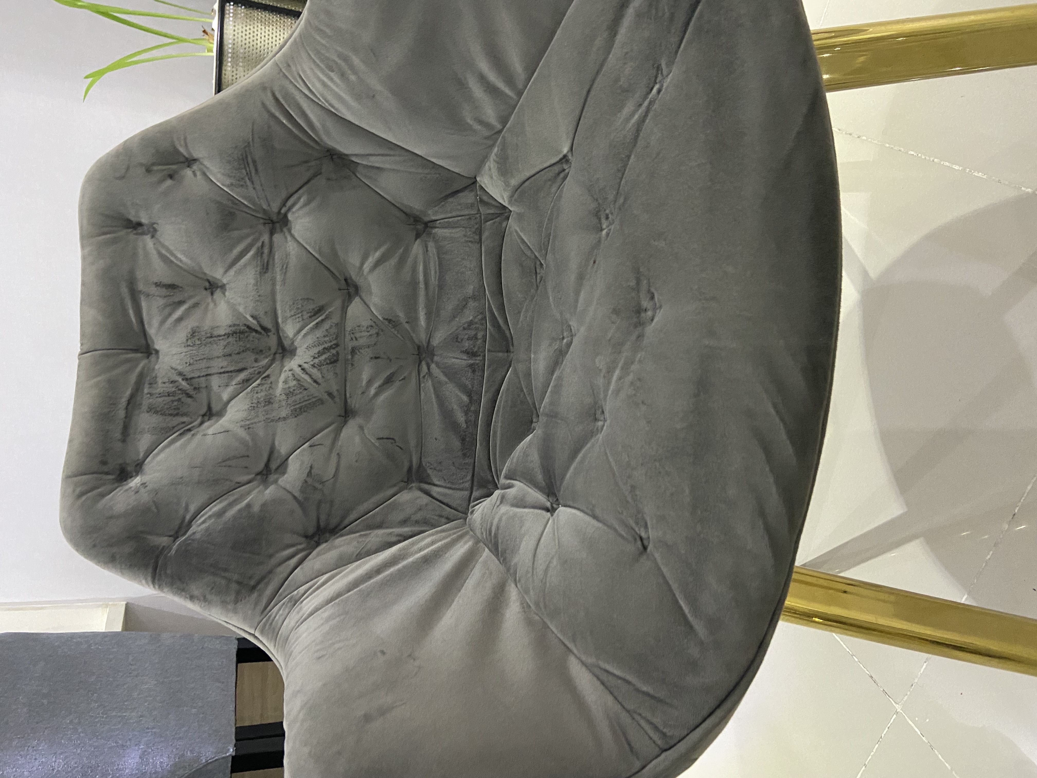 muebles y colchones - vendo 5 sillas color gris, patas dorada! comprada en ilumel. 0