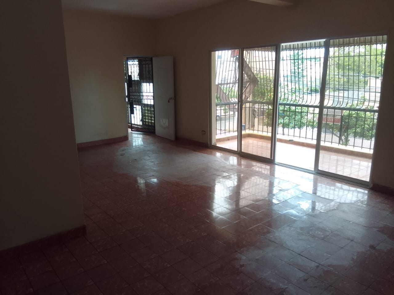 apartamentos - Apt. en la calle Santiago esq. Hno. Deligne Gascue 0
