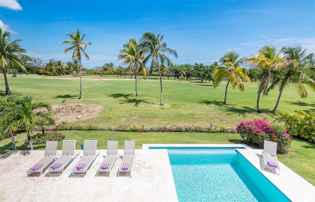 casas vacacionales y villas - Villa de lujo en cocotal punta cana con piscina y amueblada 2