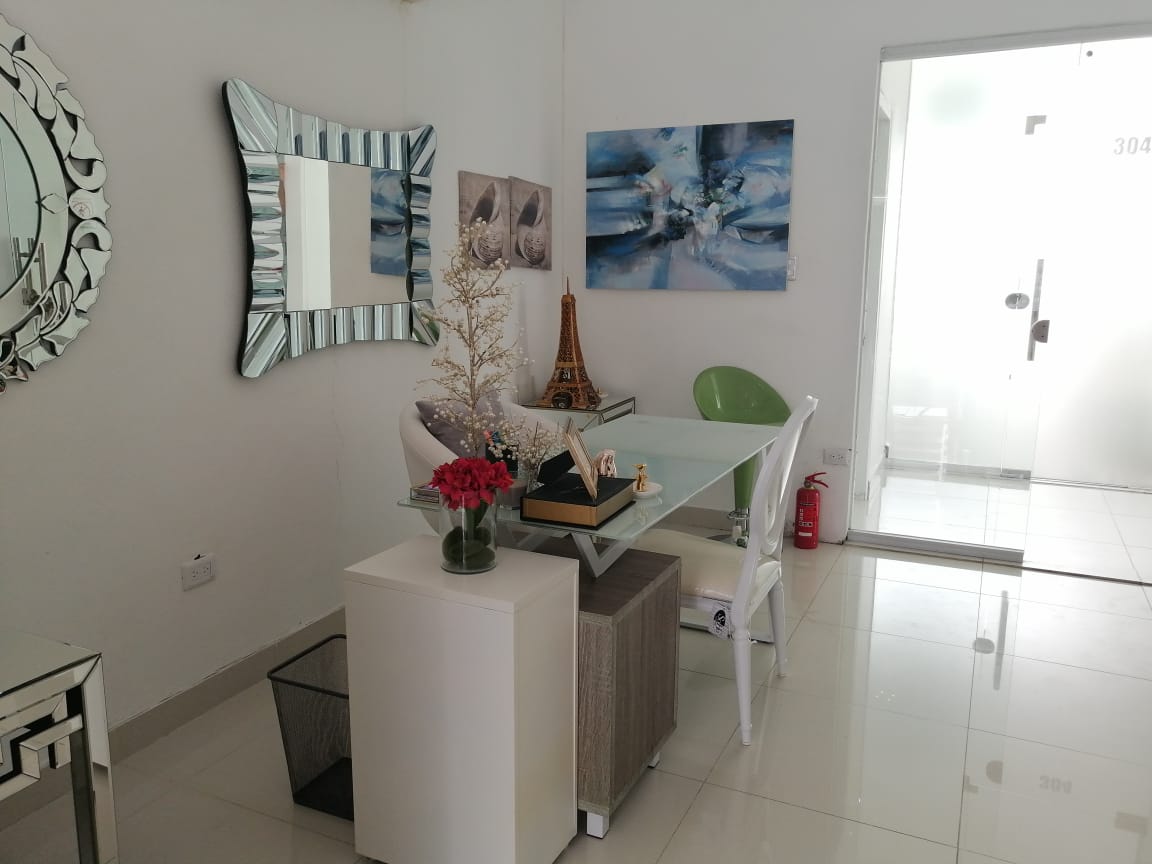 oficinas y locales comerciales - LOCAL COMERCIAL en MODERNA PLAZA DR.DEFILLO 7