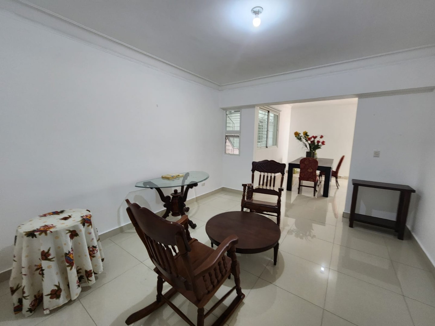 apartamentos - lquilo apartamento en Evaristo Morales U$S1,200

3hab
204mst
2 parqueos