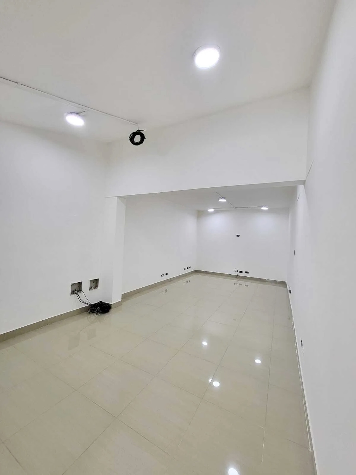 oficinas y locales comerciales - Local comercial en el millon 1