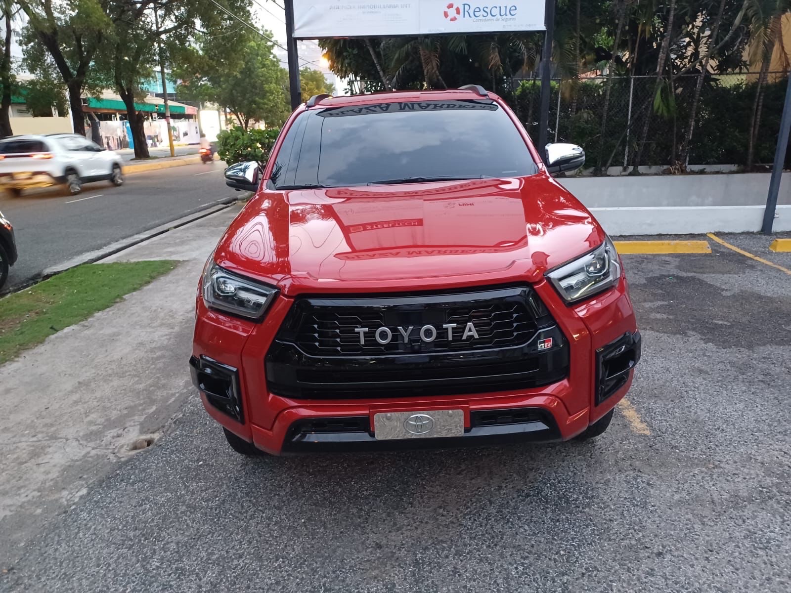jeepetas y camionetas - Toyota Hilux GR sport 2022 1
