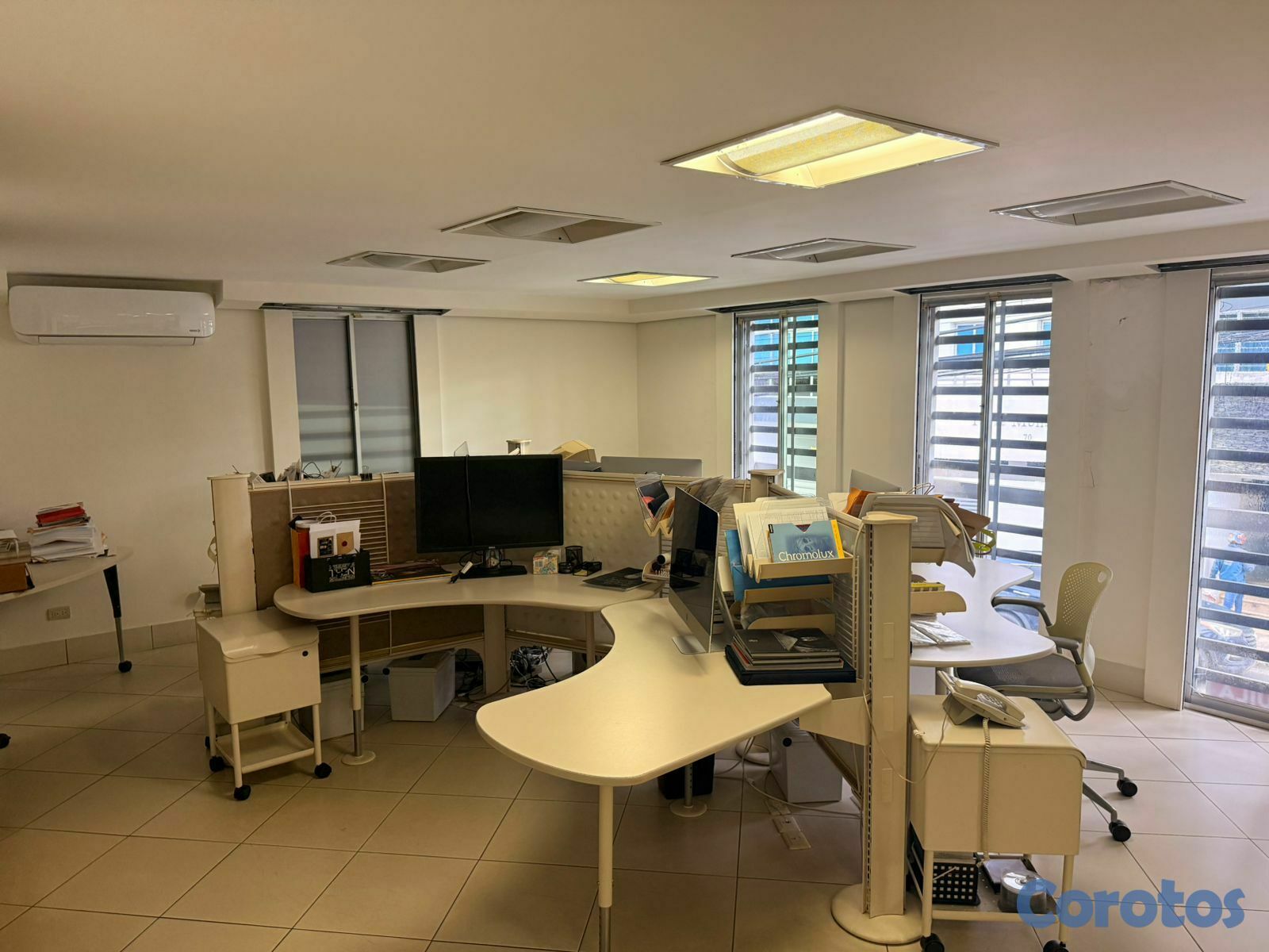 oficinas y locales comerciales - ALQUILO Local de OFICINAS (2 Niveles) en el Ensanc 10