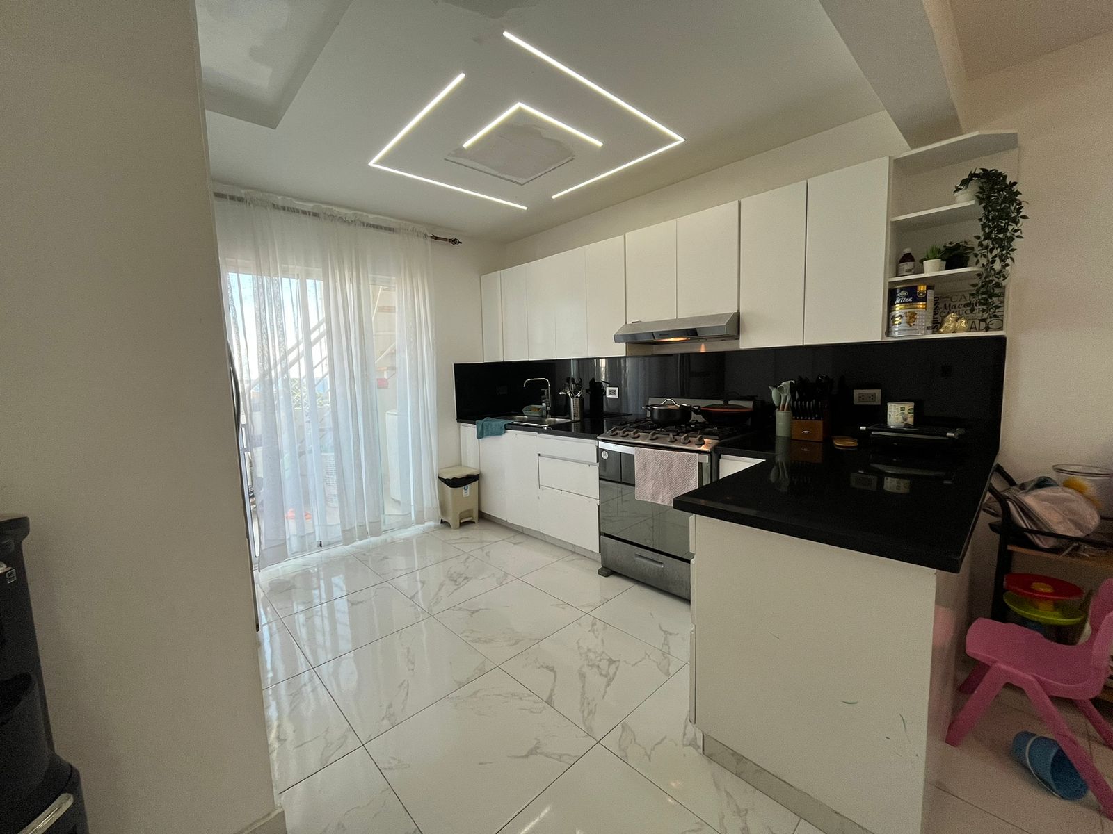 apartamentos - Apartamento amplio en venta (4to Nivel) Arismar  0