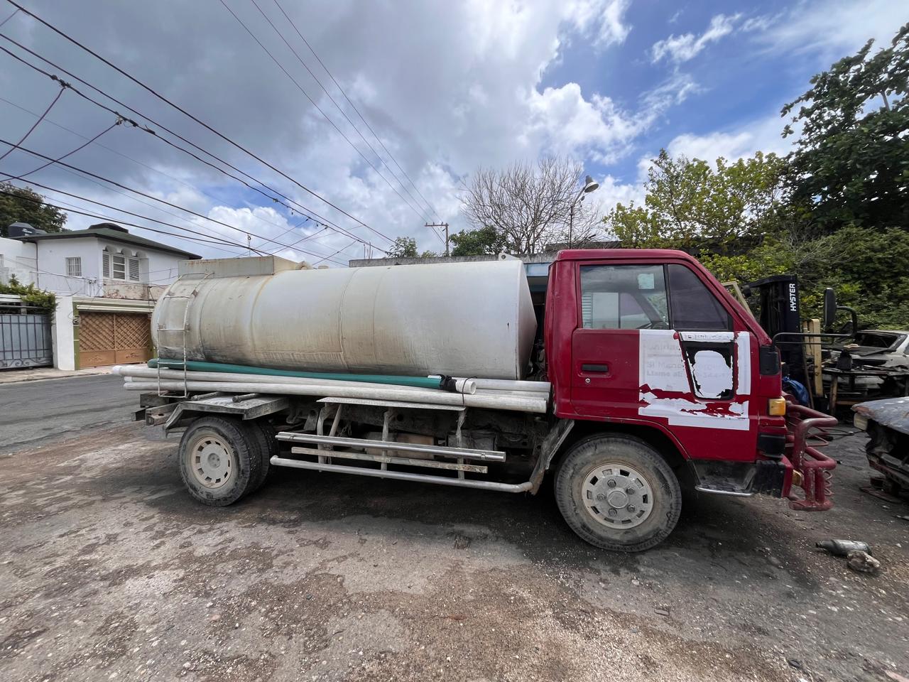 jeepetas y camionetas - VENTA DE CAMIÓN CON TANQUE DE AGUA 2