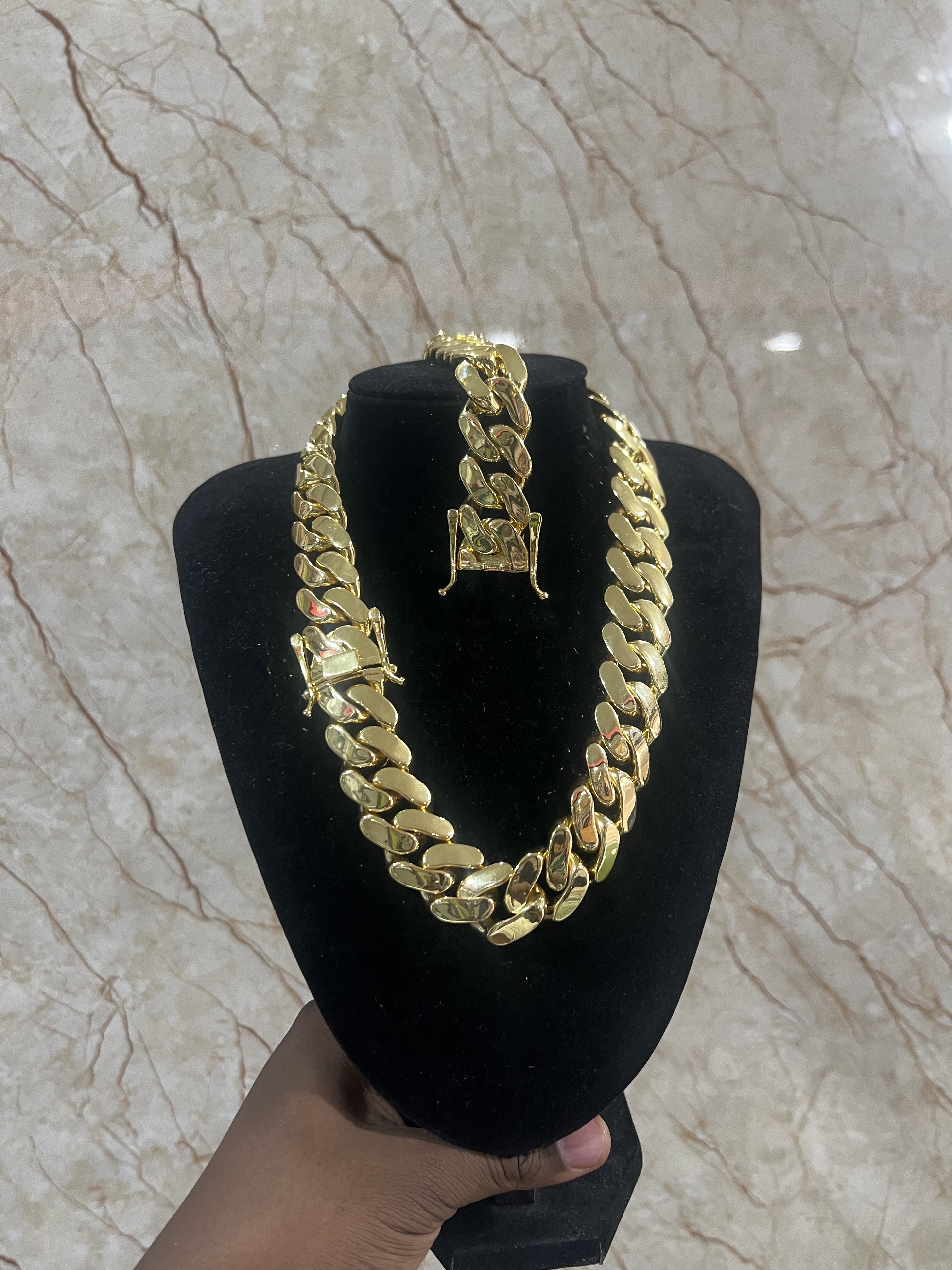 joyas, relojes y accesorios - Guillo Mónaco material brass 7