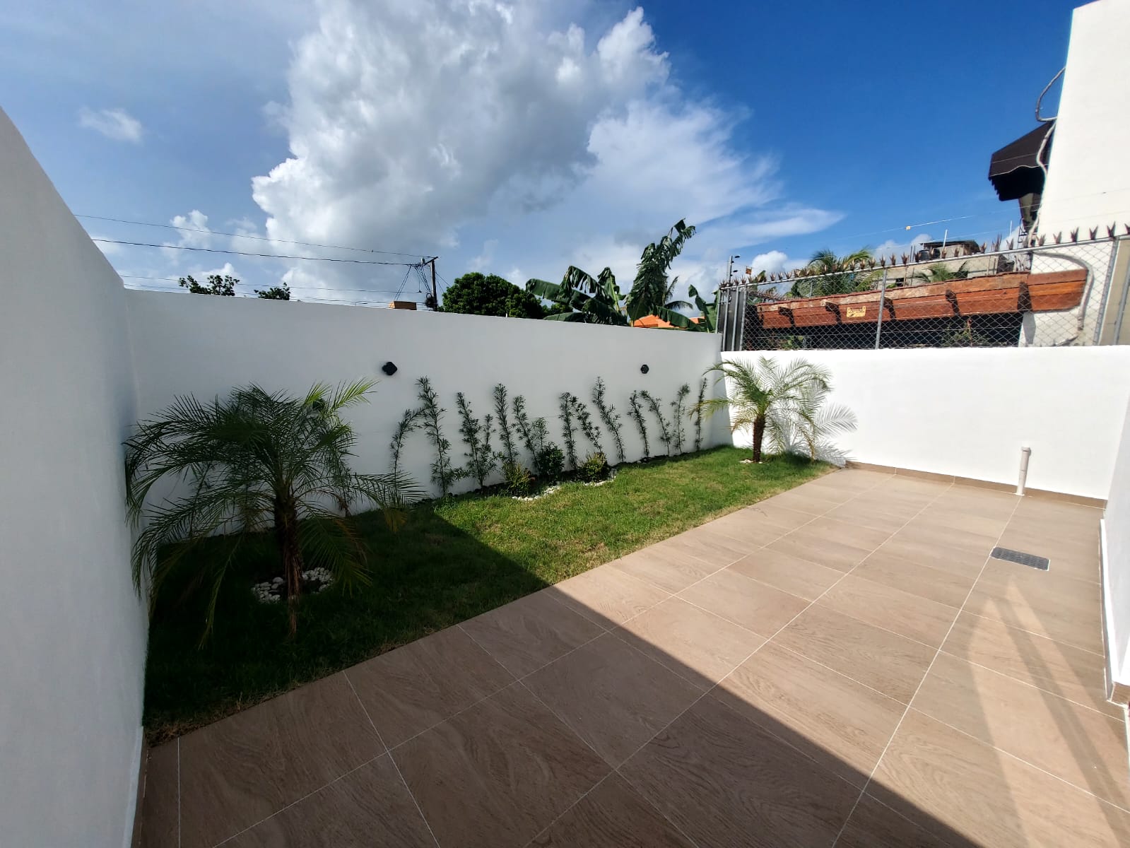 casas - Casa con marquesina para 4 vehículos  7