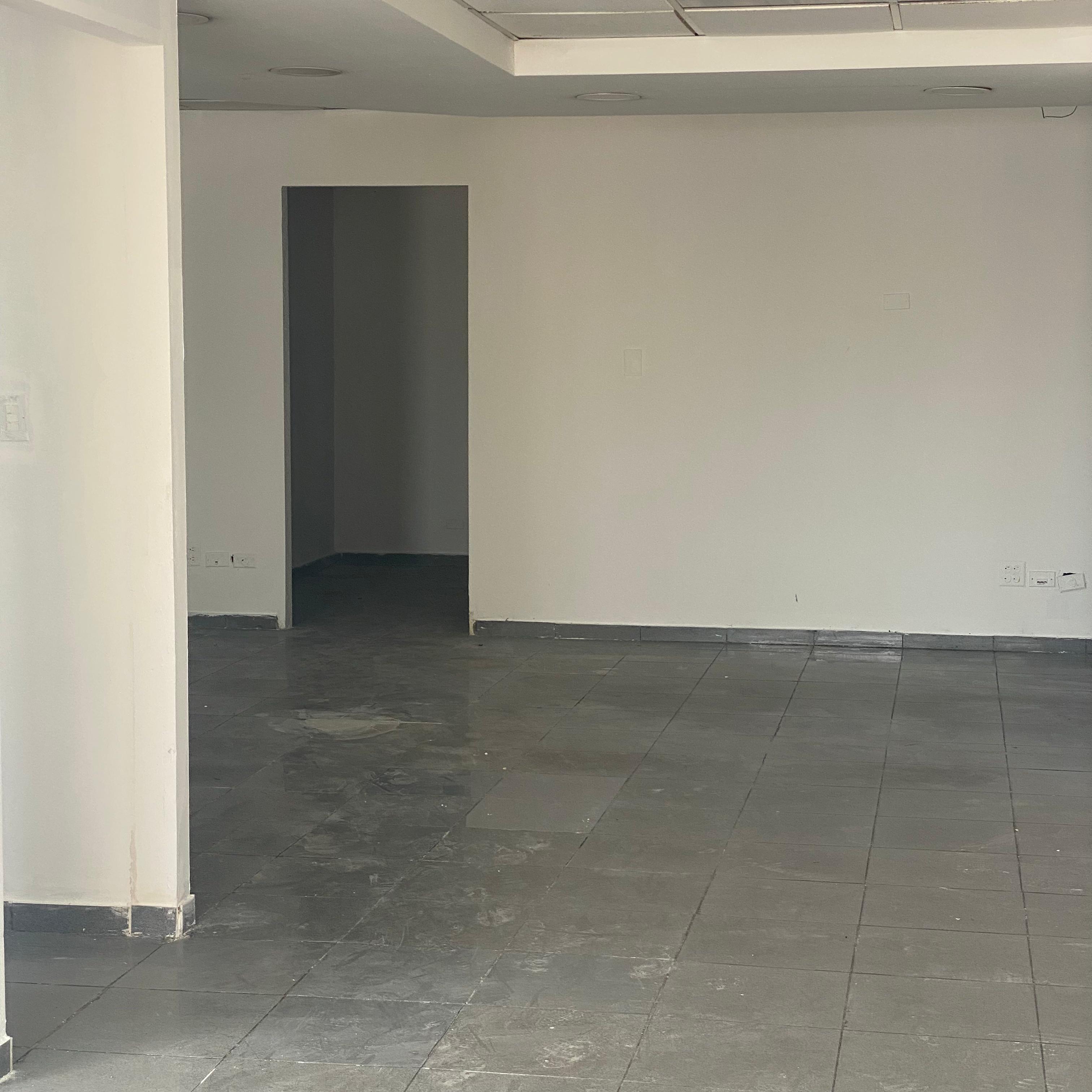 oficinas y locales comerciales - ALQUILER LOCAL COMERCIAL + DRIVE THRU AV. LUPERON  4