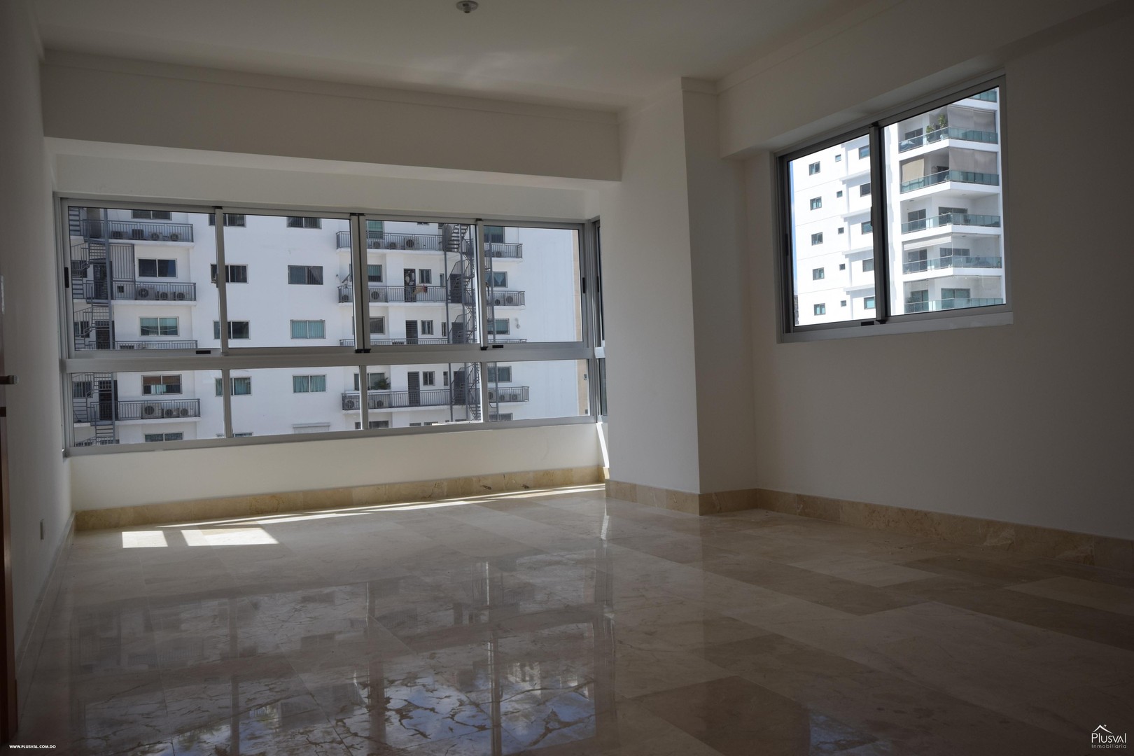 apartamentos - Apartamento en venta Piantini, 6to piso
En buena zona de Piantini, 137mts2 de co 3