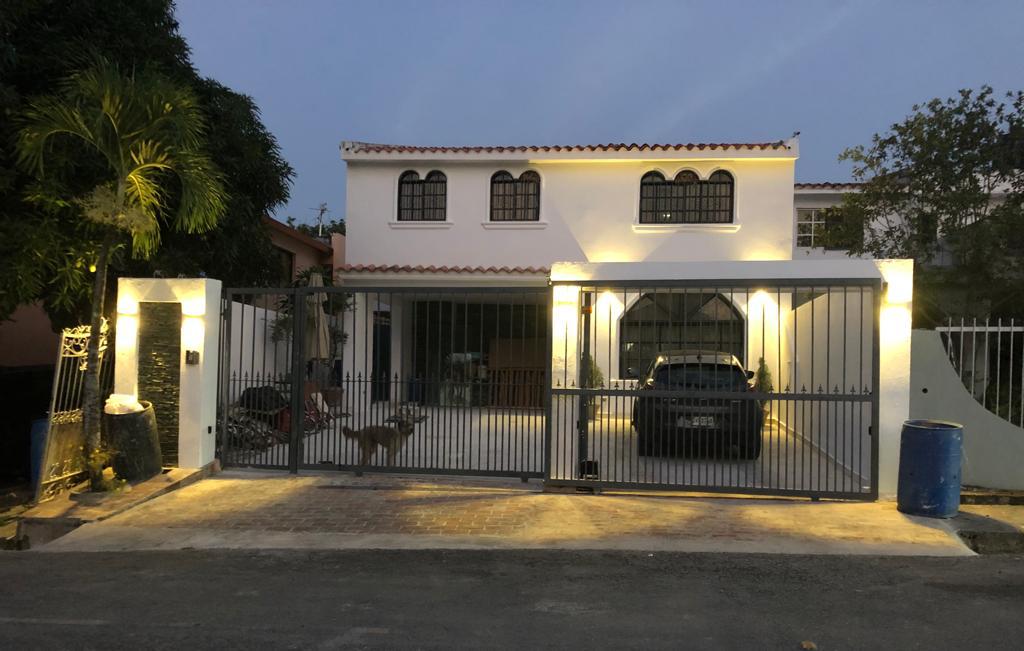 casas - Vendo casa en Puerta de Hierro 