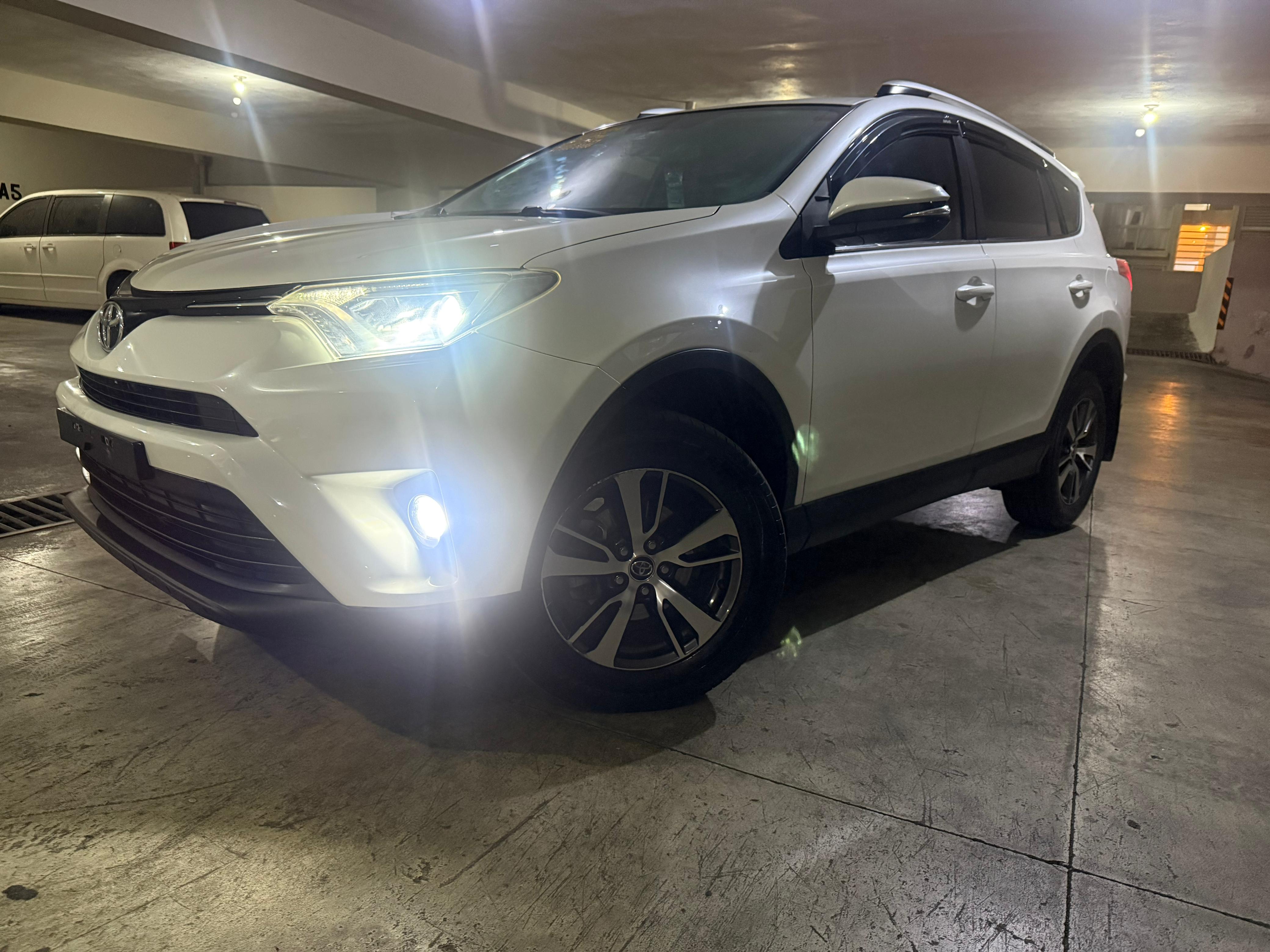 jeepetas y camionetas - RAV4 2016 disponible inmediata 
desea montarte aquí esta 
Dios los bendiga mas 3