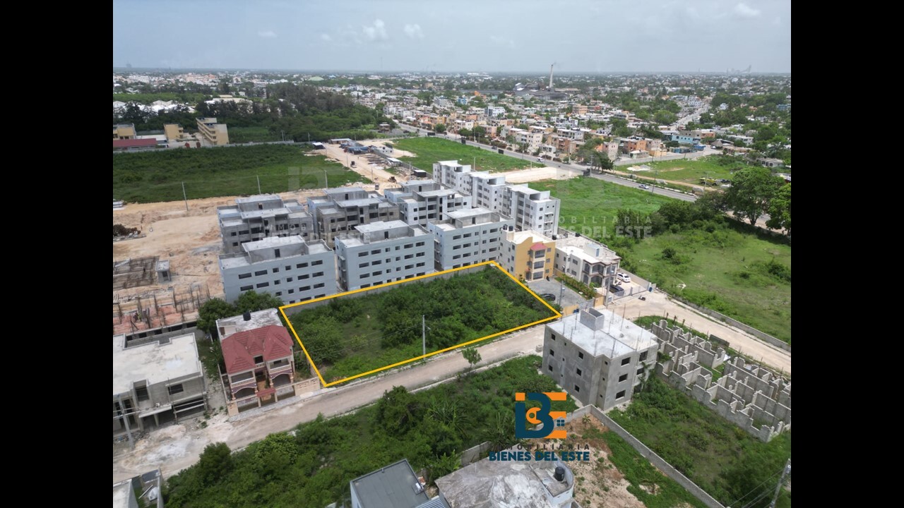 solares y terrenos - Solares en Venta, 560 y 503 Metros en Petropolis 0
