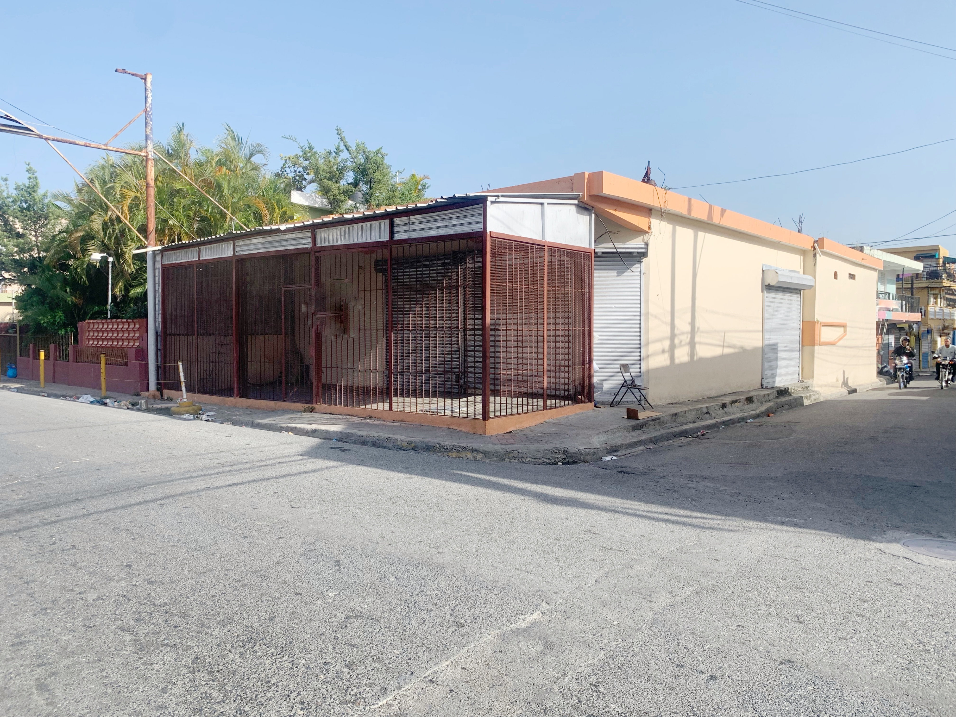 oficinas y locales comerciales - alquiler local esquinero  1