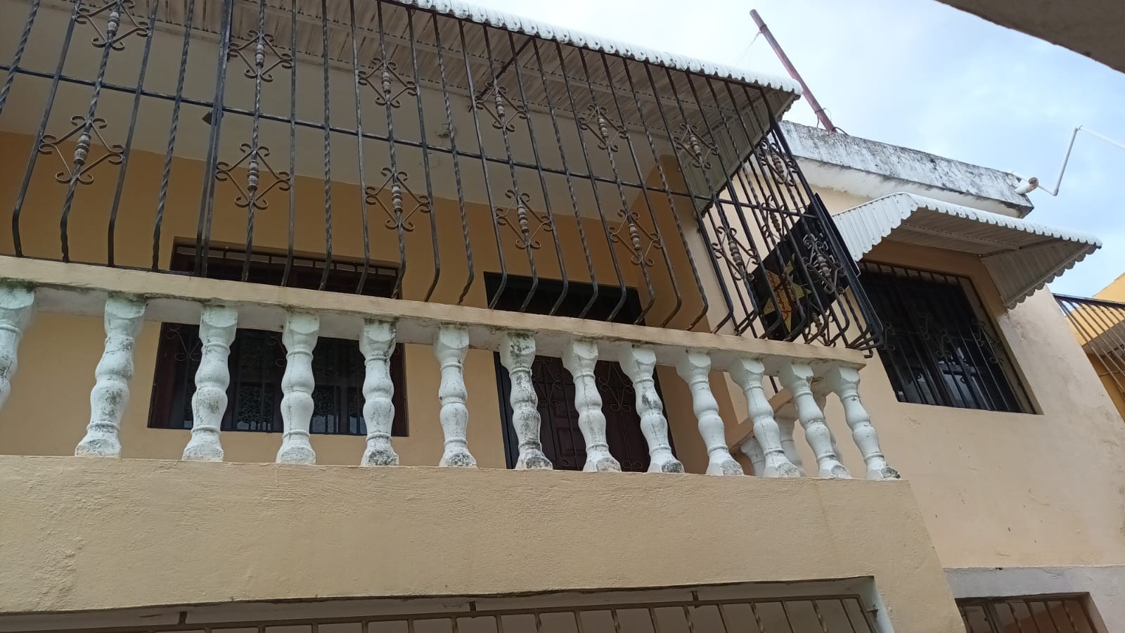 casas - 2 Casas al precio de 1! (1er y 2do piso). NEGOCIABLE Tasada 1
