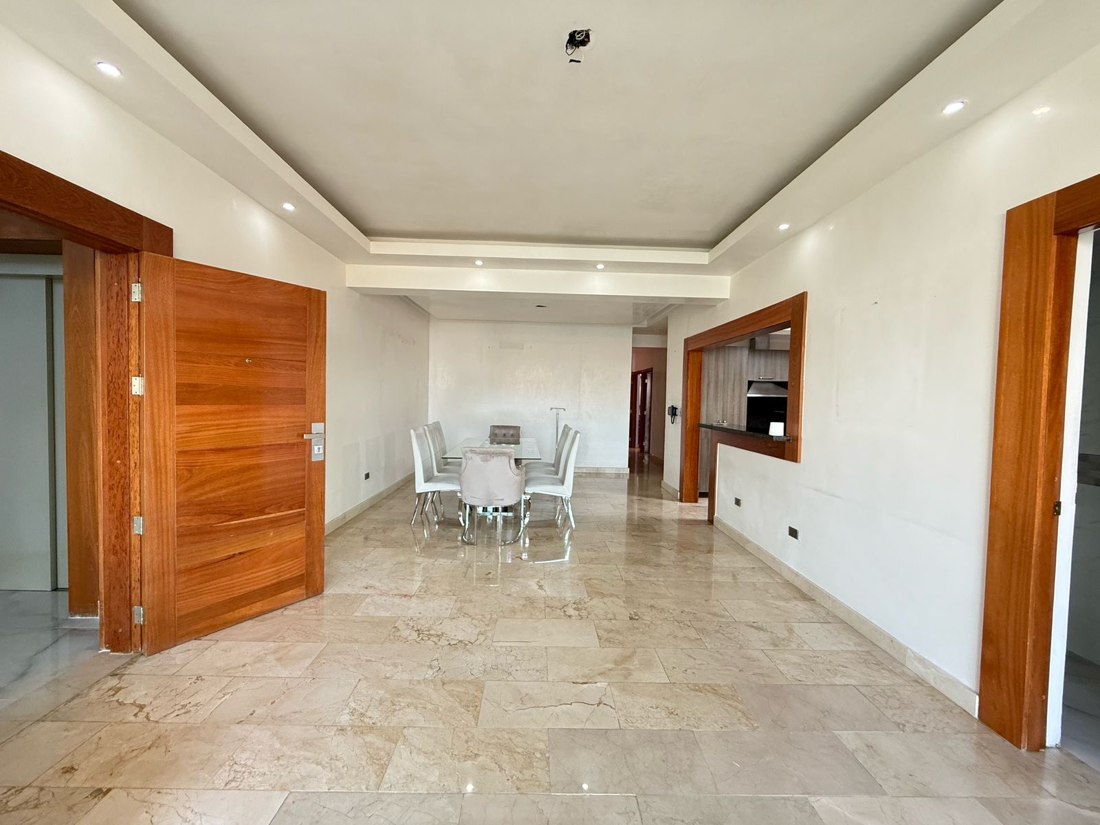 apartamentos - Alquiló renacimiento piso 5 vacío tres hab con su  8